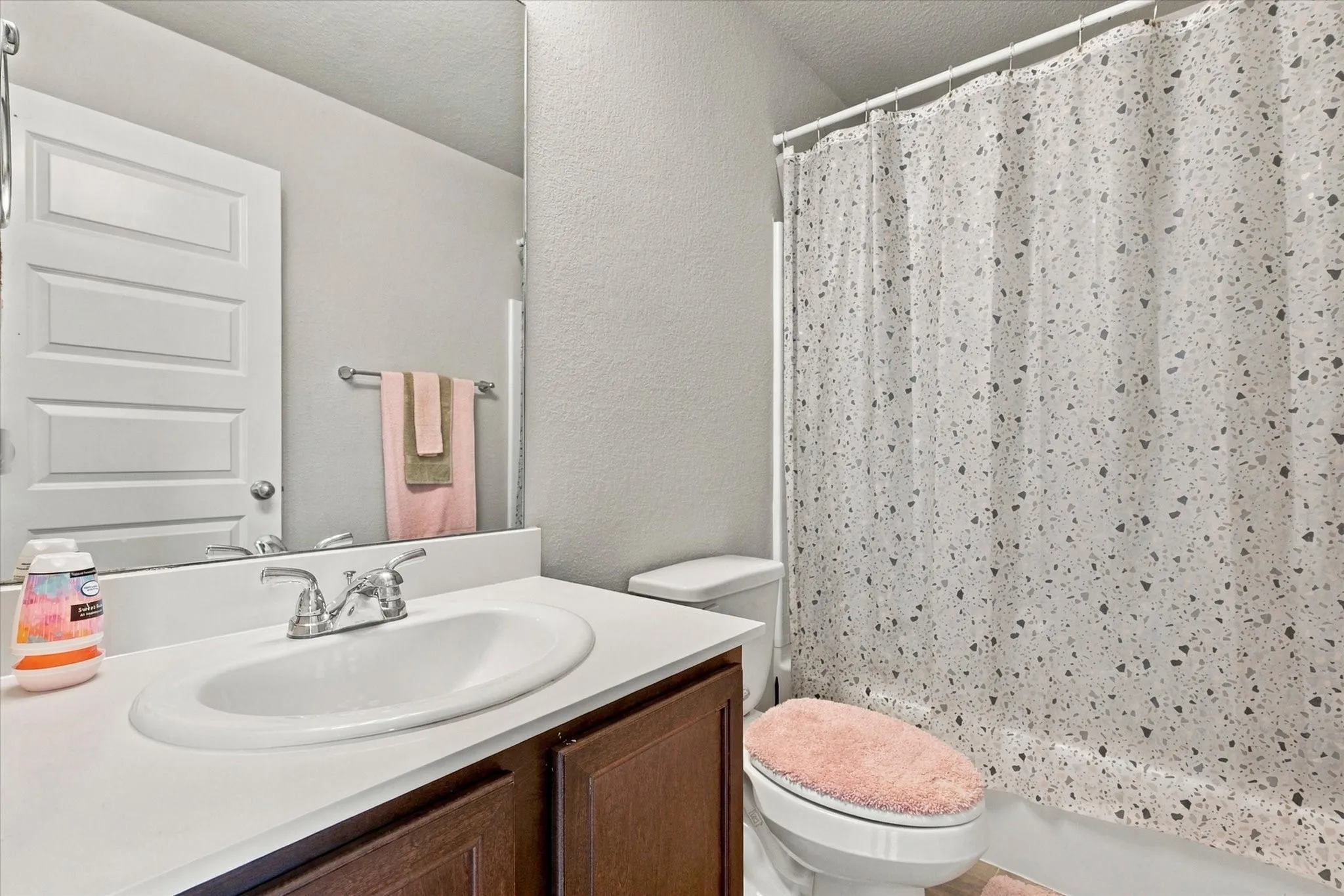 Single Family Residence For Sale in Ellis County , 417 Burrow Drive, Waxahachie, Texas 75167, 4 Bedroom, 3 Bathroom, 2 Garage spaces, 2,372 Sqft, built in 2022, mls#21396705, Real Estate Agent in Waxahachie, Homes For Sale in Ellis county, Homes For Sale in Waxahachie, Realtor in Waxahachie Texas, Real Estate Brokerage Independent Realty Texas, Luminita Cordes Realtor