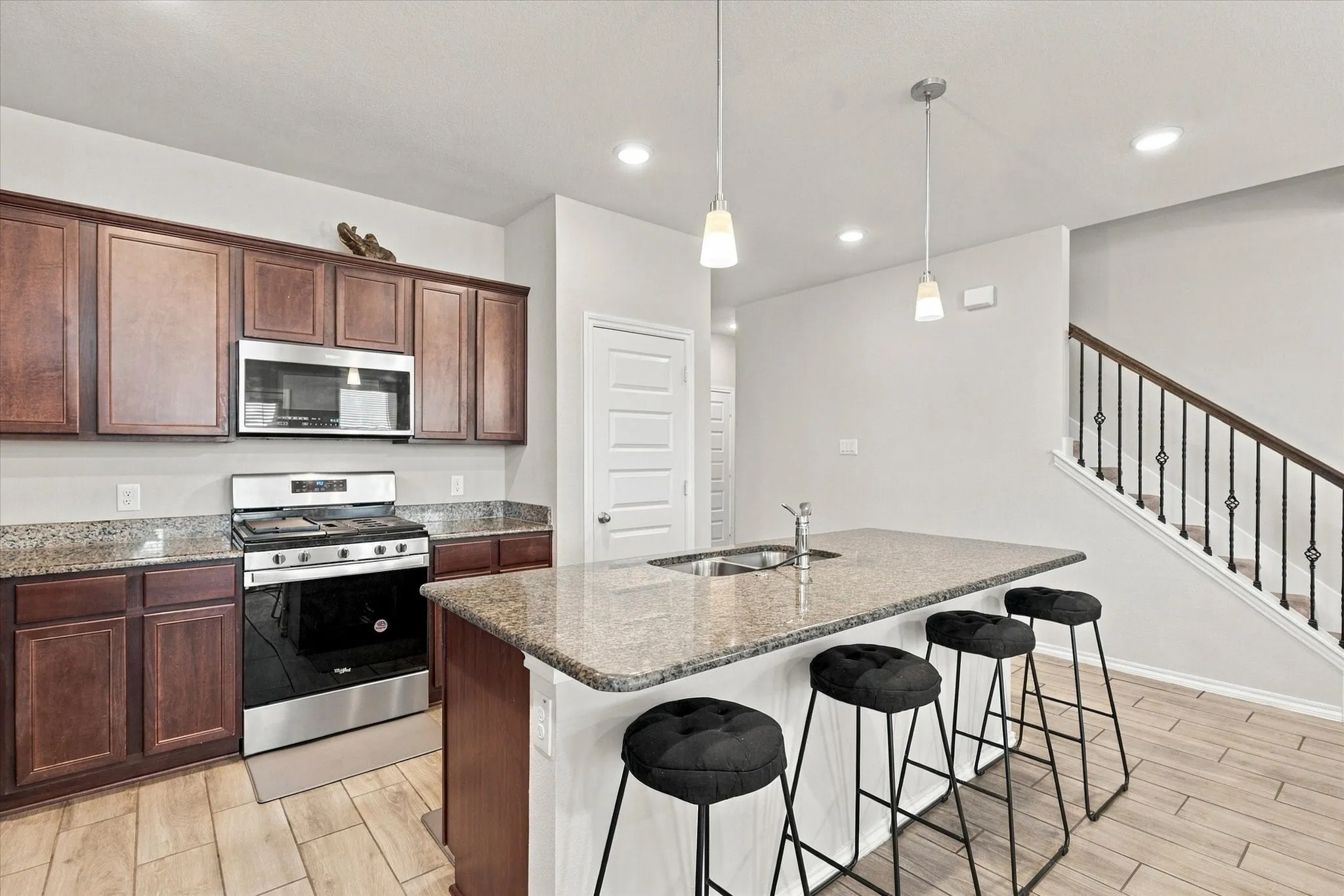 Single Family Residence For Sale in Ellis County , 417 Burrow Drive, Waxahachie, Texas 75167, 4 Bedroom, 3 Bathroom, 2 Garage spaces, 2,372 Sqft, built in 2022, mls#21396705, Real Estate Agent in Waxahachie, Homes For Sale in Ellis county, Homes For Sale in Waxahachie, Realtor in Waxahachie Texas, Real Estate Brokerage Independent Realty Texas, Luminita Cordes Realtor