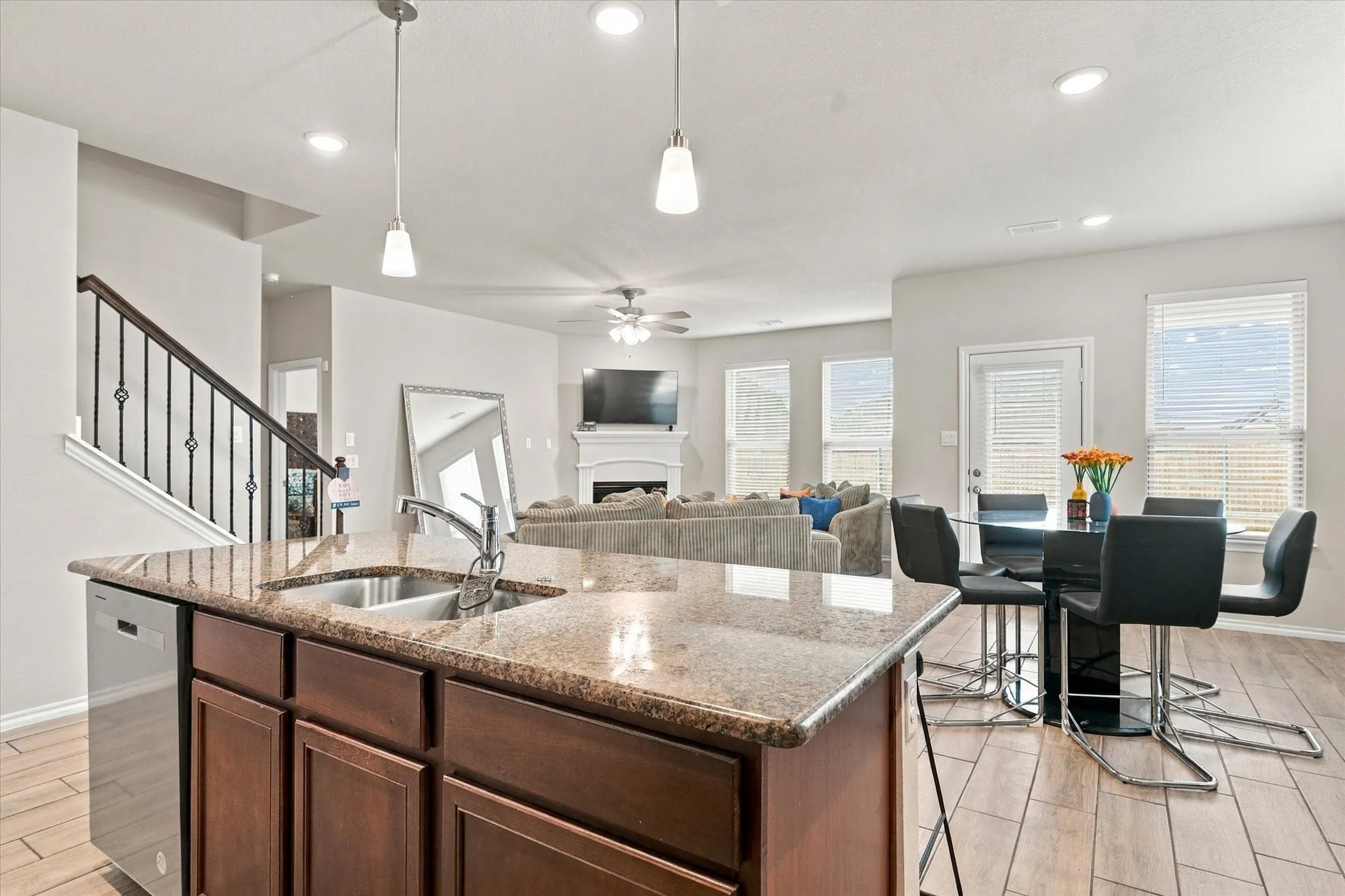 Single Family Residence For Sale in Ellis County , 417 Burrow Drive, Waxahachie, Texas 75167, 4 Bedroom, 3 Bathroom, 2 Garage spaces, 2,372 Sqft, built in 2022, mls#21396705, Real Estate Agent in Waxahachie, Homes For Sale in Ellis county, Homes For Sale in Waxahachie, Realtor in Waxahachie Texas, Real Estate Brokerage Independent Realty Texas, Luminita Cordes Realtor