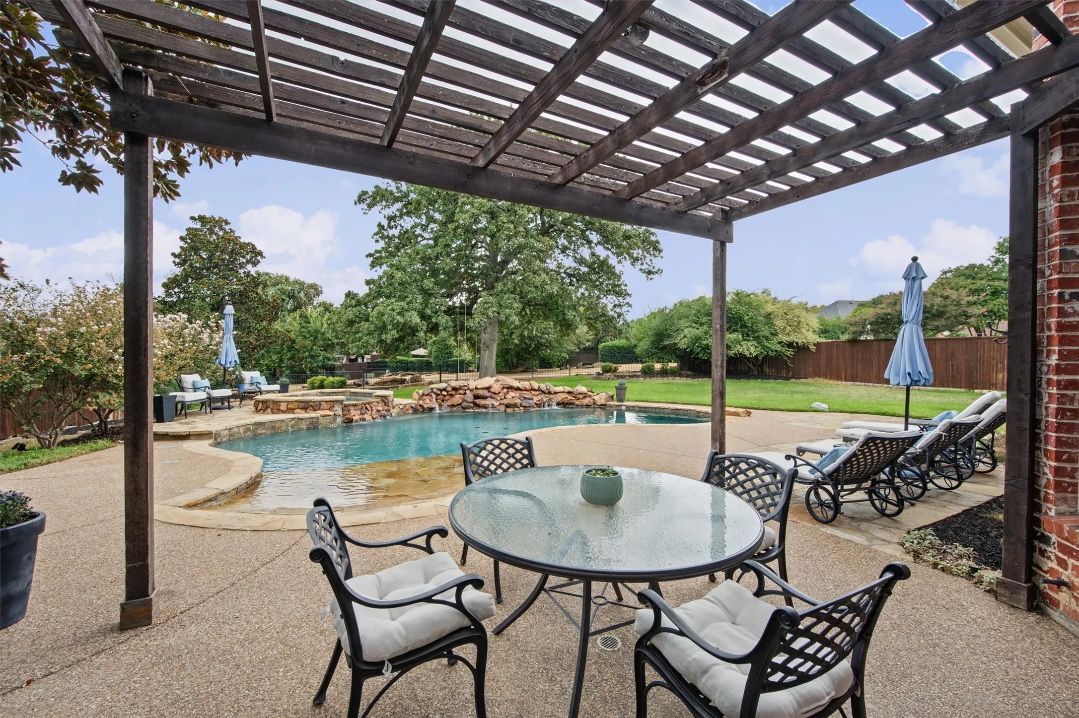 Single Family Residence For Sale in Denton County , 3917 Ashburton Way, Flower Mound, Texas 75022, 4 Bedroom, 4 Bathroom, 3 Garage spaces, 3,656 Sqft, built in 1998, mls#21398821, Real Estate Agent in Flower Mound, Homes For Sale in Denton county, Homes For Sale in Flower Mound, Realtor in Flower Mound Texas, Real Estate Brokerage Independent Realty Texas, Luminita Cordes Realtor