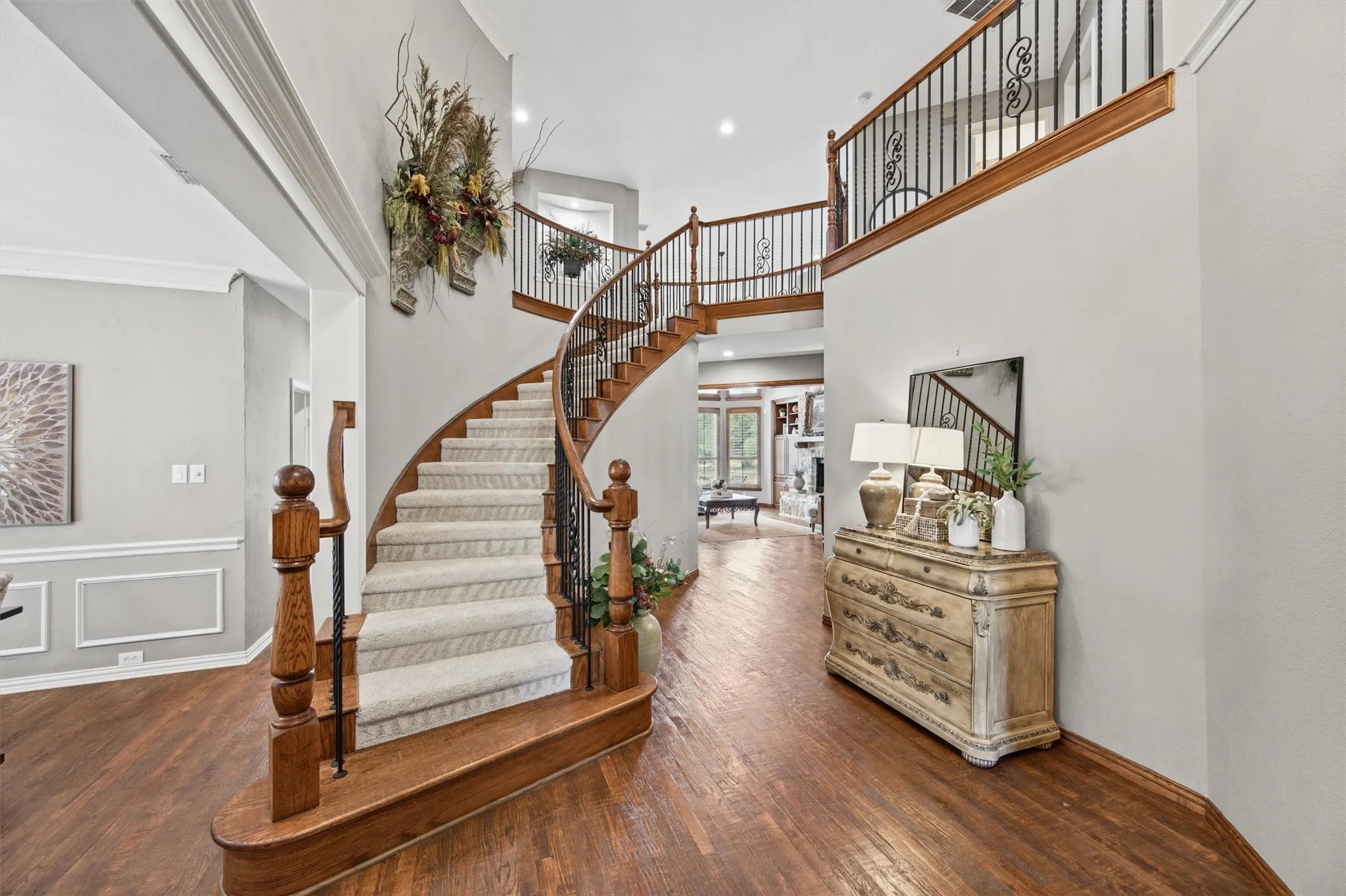 Single Family Residence For Sale in Denton County , 3917 Ashburton Way, Flower Mound, Texas 75022, 4 Bedroom, 4 Bathroom, 3 Garage spaces, 3,656 Sqft, built in 1998, mls#21398821, Real Estate Agent in Flower Mound, Homes For Sale in Denton county, Homes For Sale in Flower Mound, Realtor in Flower Mound Texas, Real Estate Brokerage Independent Realty Texas, Luminita Cordes Realtor