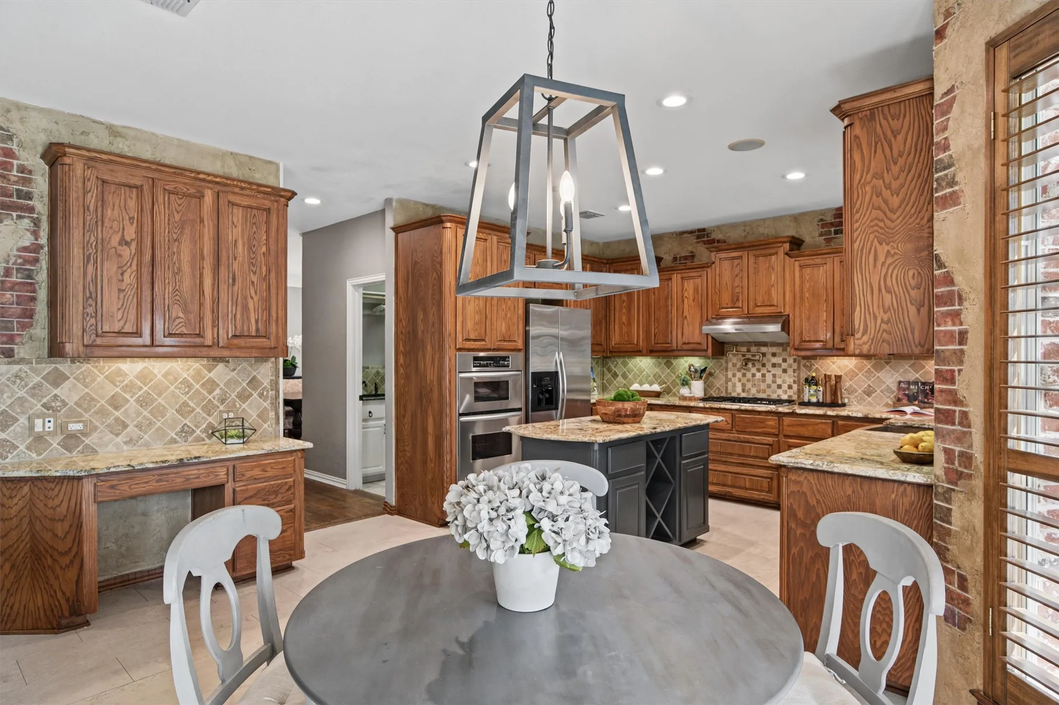 Single Family Residence For Sale in Denton County , 3917 Ashburton Way, Flower Mound, Texas 75022, 4 Bedroom, 4 Bathroom, 3 Garage spaces, 3,656 Sqft, built in 1998, mls#21398821, Real Estate Agent in Flower Mound, Homes For Sale in Denton county, Homes For Sale in Flower Mound, Realtor in Flower Mound Texas, Real Estate Brokerage Independent Realty Texas, Luminita Cordes Realtor