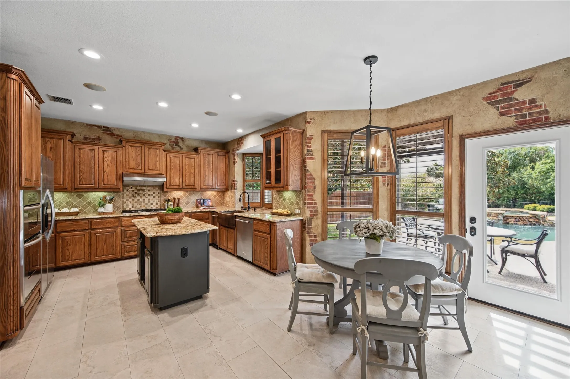 Single Family Residence For Sale in Denton County , 3917 Ashburton Way, Flower Mound, Texas 75022, 4 Bedroom, 4 Bathroom, 3 Garage spaces, 3,656 Sqft, built in 1998, mls#21398821, Real Estate Agent in Flower Mound, Homes For Sale in Denton county, Homes For Sale in Flower Mound, Realtor in Flower Mound Texas, Real Estate Brokerage Independent Realty Texas, Luminita Cordes Realtor