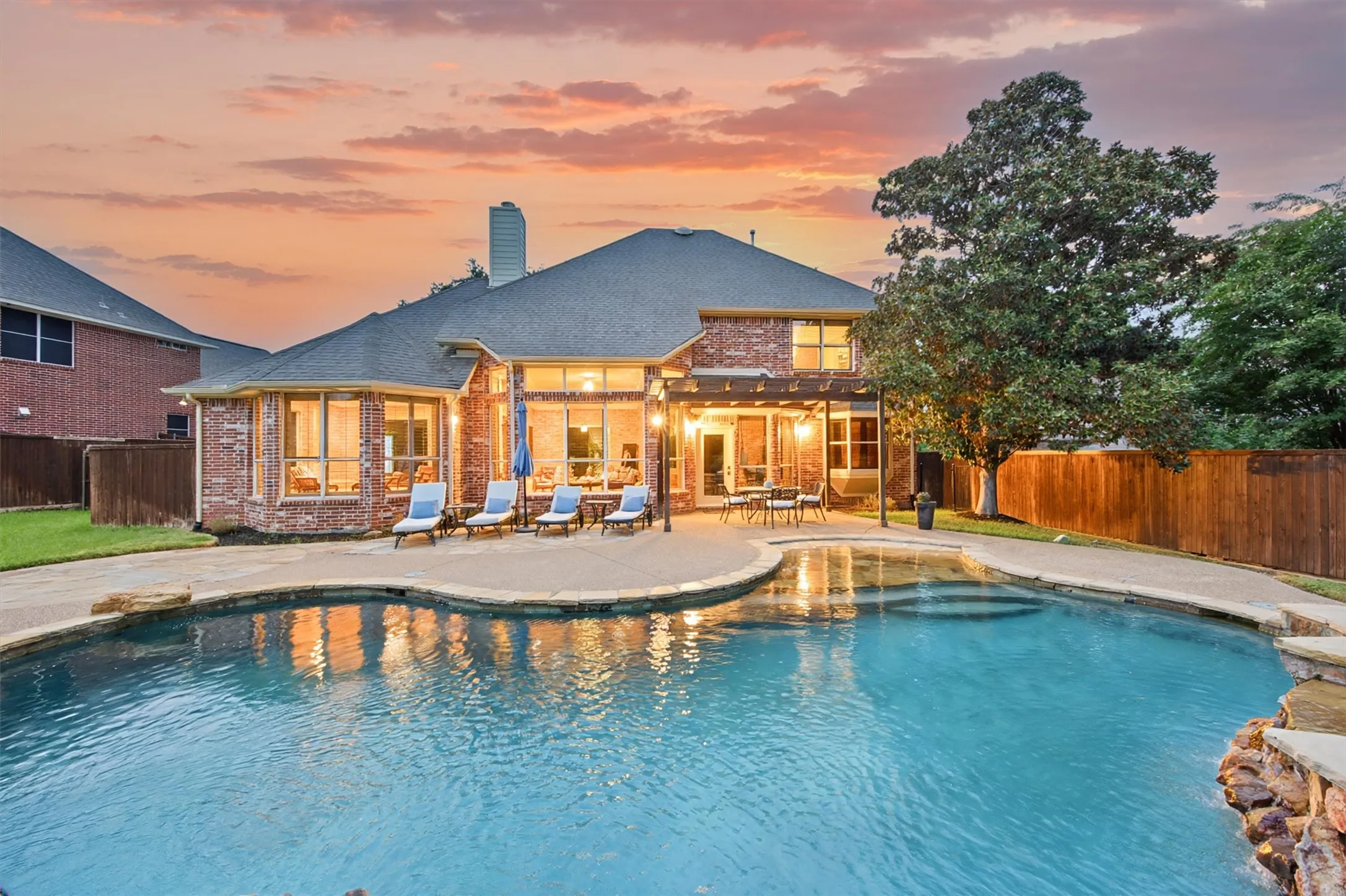 Single Family Residence For Sale in Denton County , 3917 Ashburton Way, Flower Mound, Texas 75022, 4 Bedroom, 4 Bathroom, 3 Garage spaces, 3,656 Sqft, built in 1998, mls#21398821, Real Estate Agent in Flower Mound, Homes For Sale in Denton county, Homes For Sale in Flower Mound, Realtor in Flower Mound Texas, Real Estate Brokerage Independent Realty Texas, Luminita Cordes Realtor