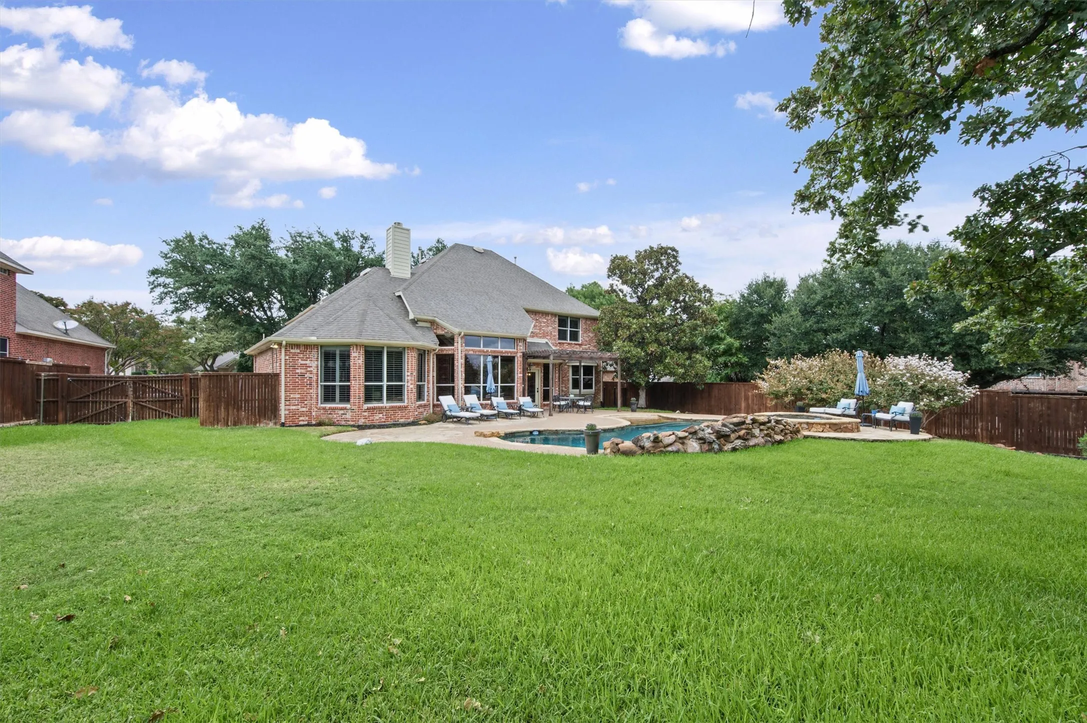Single Family Residence For Sale in Denton County , 3917 Ashburton Way, Flower Mound, Texas 75022, 4 Bedroom, 4 Bathroom, 3 Garage spaces, 3,656 Sqft, built in 1998, mls#21398821, Real Estate Agent in Flower Mound, Homes For Sale in Denton county, Homes For Sale in Flower Mound, Realtor in Flower Mound Texas, Real Estate Brokerage Independent Realty Texas, Luminita Cordes Realtor