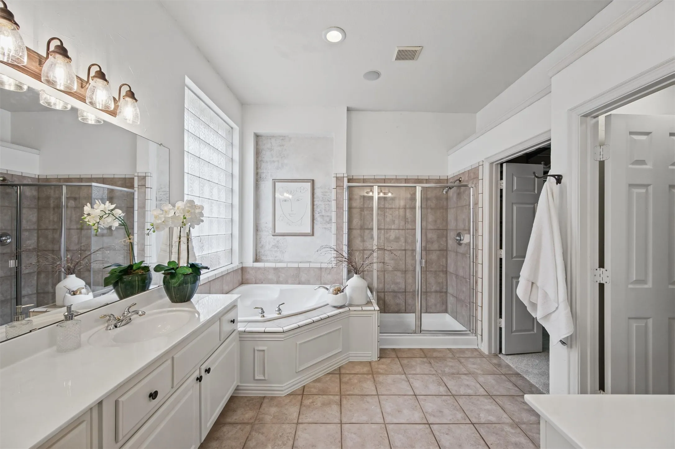Single Family Residence For Sale in Denton County , 3917 Ashburton Way, Flower Mound, Texas 75022, 4 Bedroom, 4 Bathroom, 3 Garage spaces, 3,656 Sqft, built in 1998, mls#21398821, Real Estate Agent in Flower Mound, Homes For Sale in Denton county, Homes For Sale in Flower Mound, Realtor in Flower Mound Texas, Real Estate Brokerage Independent Realty Texas, Luminita Cordes Realtor