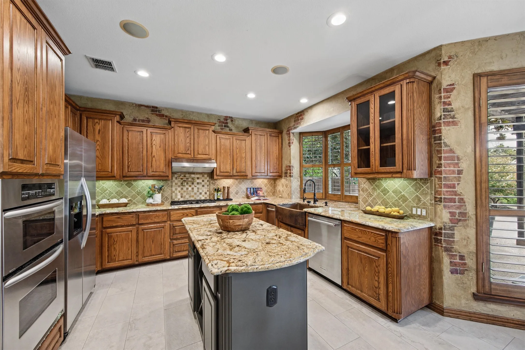 Single Family Residence For Sale in Denton County , 3917 Ashburton Way, Flower Mound, Texas 75022, 4 Bedroom, 4 Bathroom, 3 Garage spaces, 3,656 Sqft, built in 1998, mls#21398821, Real Estate Agent in Flower Mound, Homes For Sale in Denton county, Homes For Sale in Flower Mound, Realtor in Flower Mound Texas, Real Estate Brokerage Independent Realty Texas, Luminita Cordes Realtor