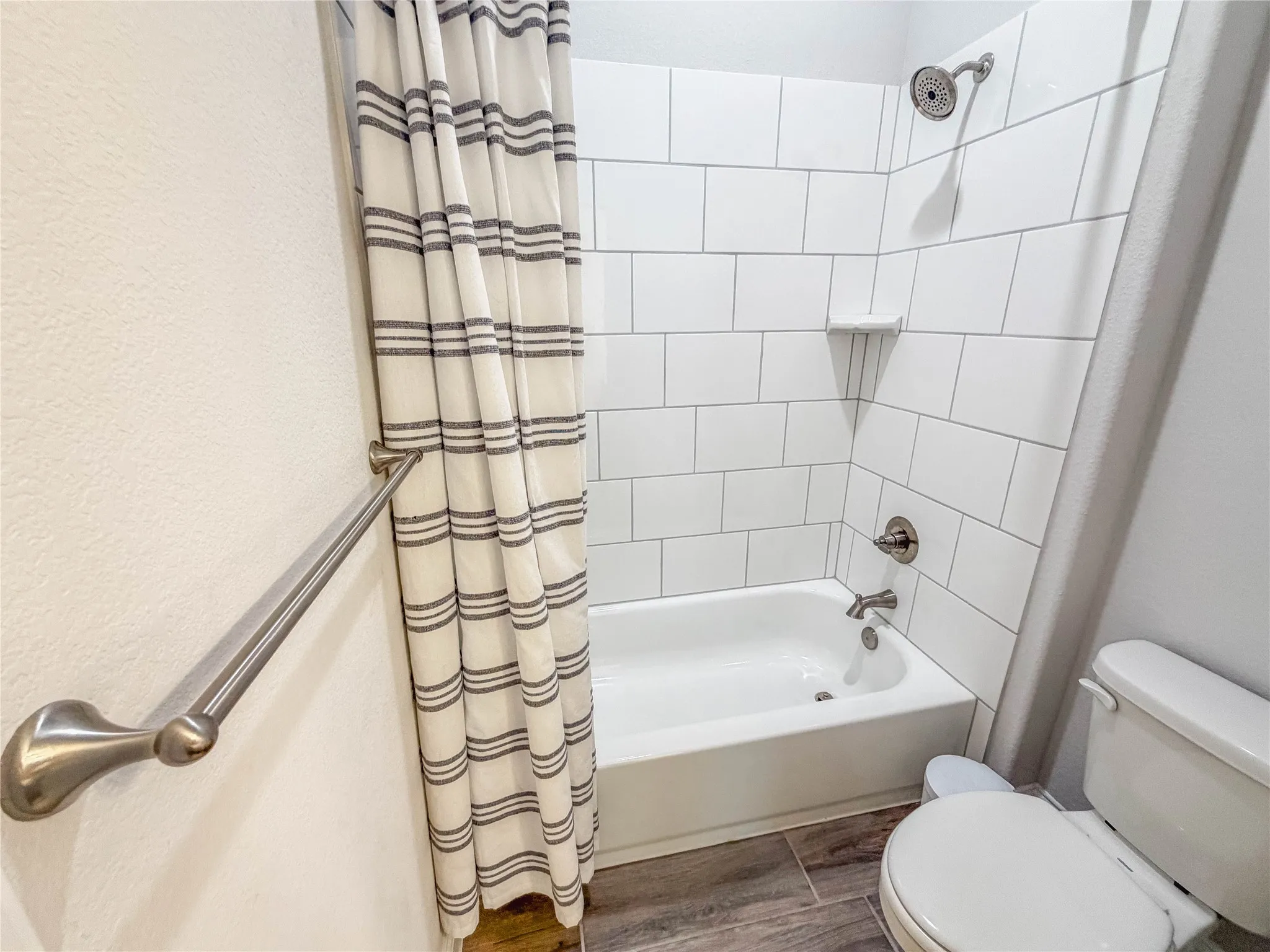 Single Family Residence For Sale in Ellis County , 484 Haven Road, Waxahachie, Texas 75165, 3 Bedroom, 3 Bathroom, 2 Garage spaces, 2,641 Sqft, built in 2022, mls#21400542, Real Estate Agent in Waxahachie, Homes For Sale in Ellis county, Homes For Sale in Waxahachie, Realtor in Waxahachie Texas, Real Estate Brokerage Independent Realty Texas, Luminita Cordes Realtor
