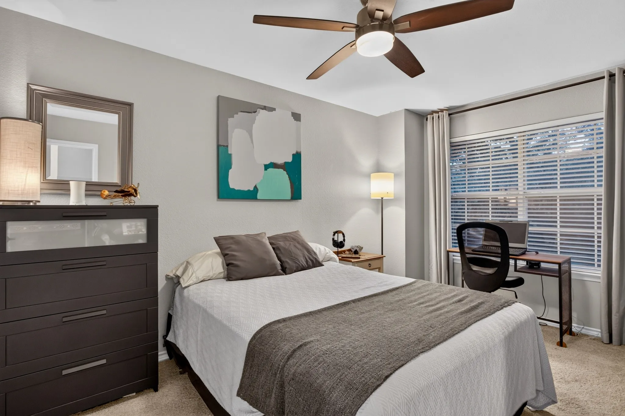 Single Family Residence For Sale in Denton County , 2665 Woodside Drive, Highland Village, Texas 75077, 4 Bedroom, 3 Bathroom, 2 Garage spaces, 2,951 Sqft, built in 1992, mls#21399722, Real Estate Agent in Highland Village, Homes For Sale in Denton county, Homes For Sale in Highland Village, Realtor in Highland Village Texas, Real Estate Brokerage Independent Realty Texas, Luminita Cordes Realtor