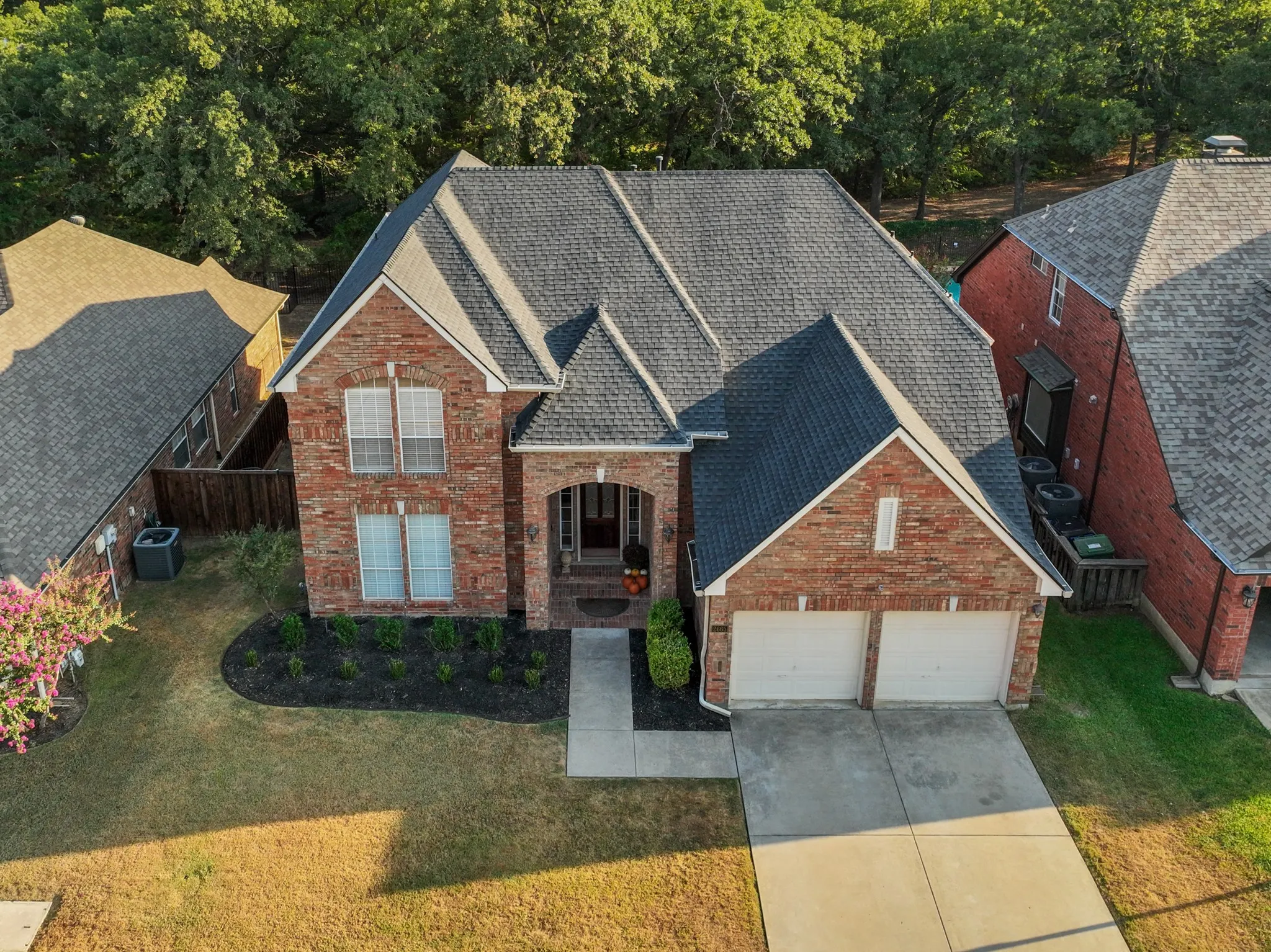 Single Family Residence For Sale in Denton County , 2665 Woodside Drive, Highland Village, Texas 75077, 4 Bedroom, 3 Bathroom, 2 Garage spaces, 2,951 Sqft, built in 1992, mls#21399722, Real Estate Agent in Highland Village, Homes For Sale in Denton county, Homes For Sale in Highland Village, Realtor in Highland Village Texas, Real Estate Brokerage Independent Realty Texas, Luminita Cordes Realtor