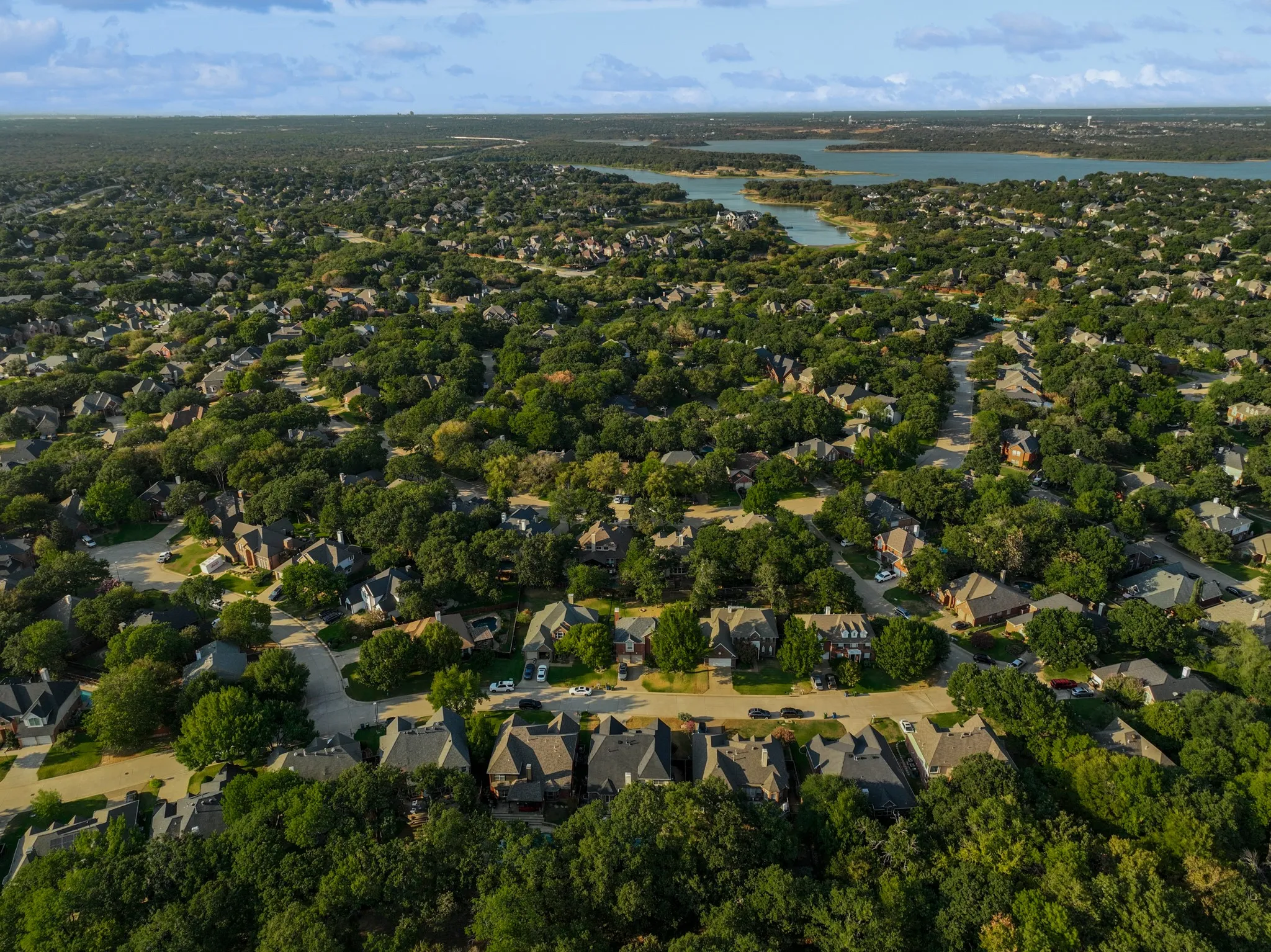 Single Family Residence For Sale in Denton County , 2665 Woodside Drive, Highland Village, Texas 75077, 4 Bedroom, 3 Bathroom, 2 Garage spaces, 2,951 Sqft, built in 1992, mls#21399722, Real Estate Agent in Highland Village, Homes For Sale in Denton county, Homes For Sale in Highland Village, Realtor in Highland Village Texas, Real Estate Brokerage Independent Realty Texas, Luminita Cordes Realtor