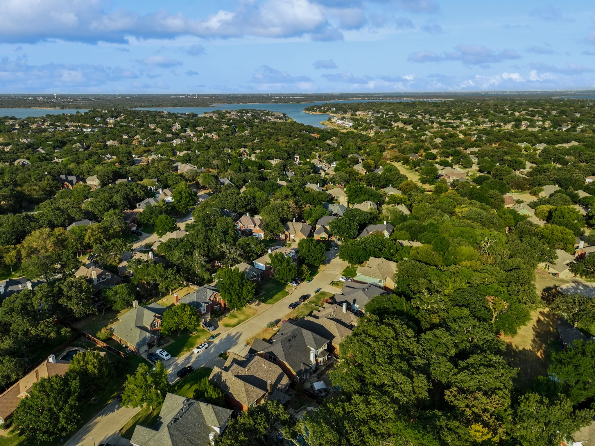 Single Family Residence For Sale in Denton County , 2665 Woodside Drive, Highland Village, Texas 75077, 4 Bedroom, 3 Bathroom, 2 Garage spaces, 2,951 Sqft, built in 1992, mls#21399722, Real Estate Agent in Highland Village, Homes For Sale in Denton county, Homes For Sale in Highland Village, Realtor in Highland Village Texas, Real Estate Brokerage Independent Realty Texas, Luminita Cordes Realtor