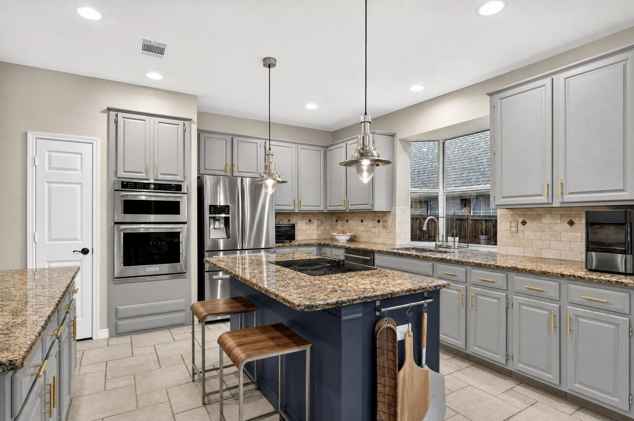 Single Family Residence For Sale in Denton County , 2665 Woodside Drive, Highland Village, Texas 75077, 4 Bedroom, 3 Bathroom, 2 Garage spaces, 2,951 Sqft, built in 1992, mls#21399722, Real Estate Agent in Highland Village, Homes For Sale in Denton county, Homes For Sale in Highland Village, Realtor in Highland Village Texas, Real Estate Brokerage Independent Realty Texas, Luminita Cordes Realtor