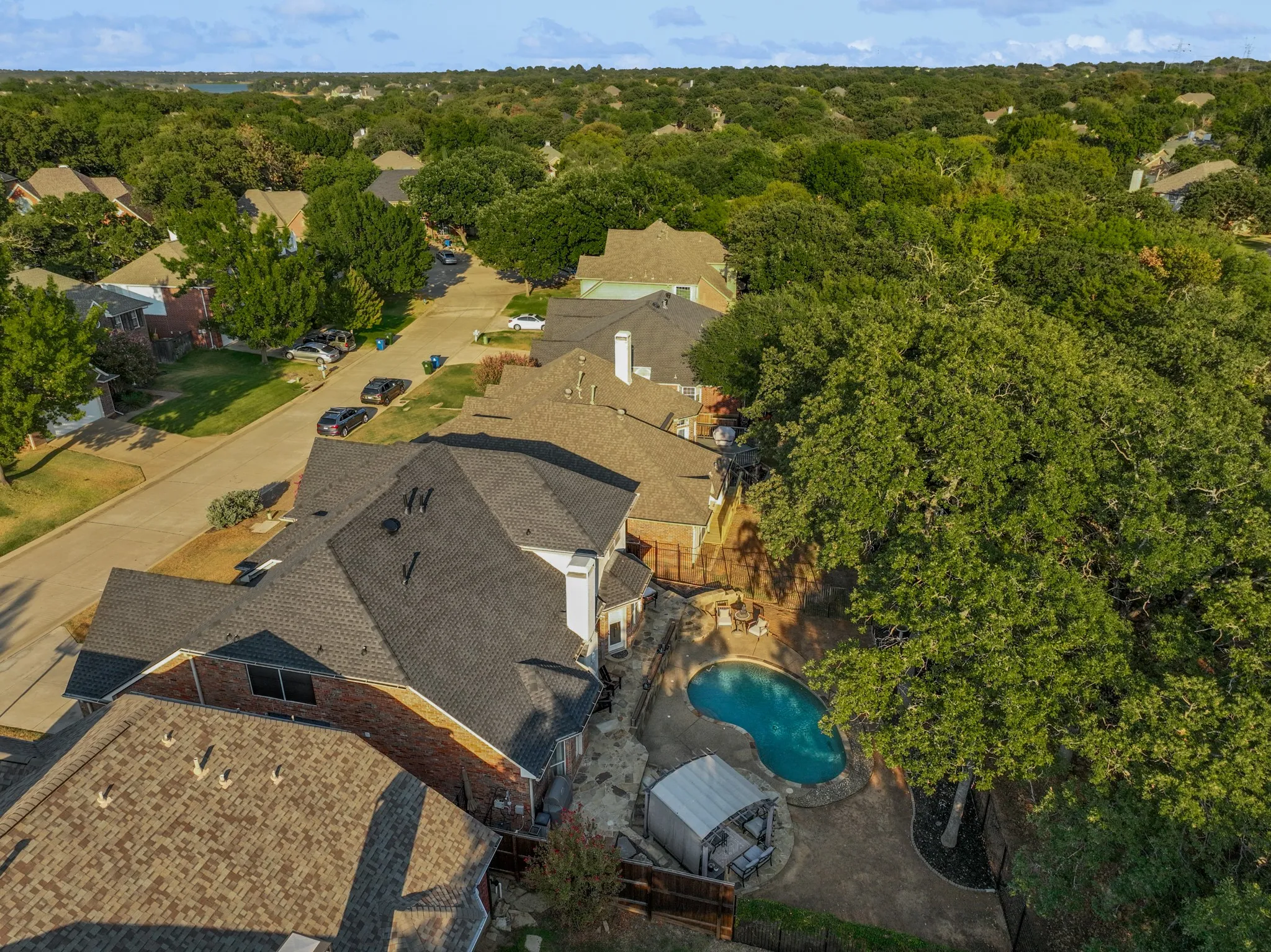 Single Family Residence For Sale in Denton County , 2665 Woodside Drive, Highland Village, Texas 75077, 4 Bedroom, 3 Bathroom, 2 Garage spaces, 2,951 Sqft, built in 1992, mls#21399722, Real Estate Agent in Highland Village, Homes For Sale in Denton county, Homes For Sale in Highland Village, Realtor in Highland Village Texas, Real Estate Brokerage Independent Realty Texas, Luminita Cordes Realtor