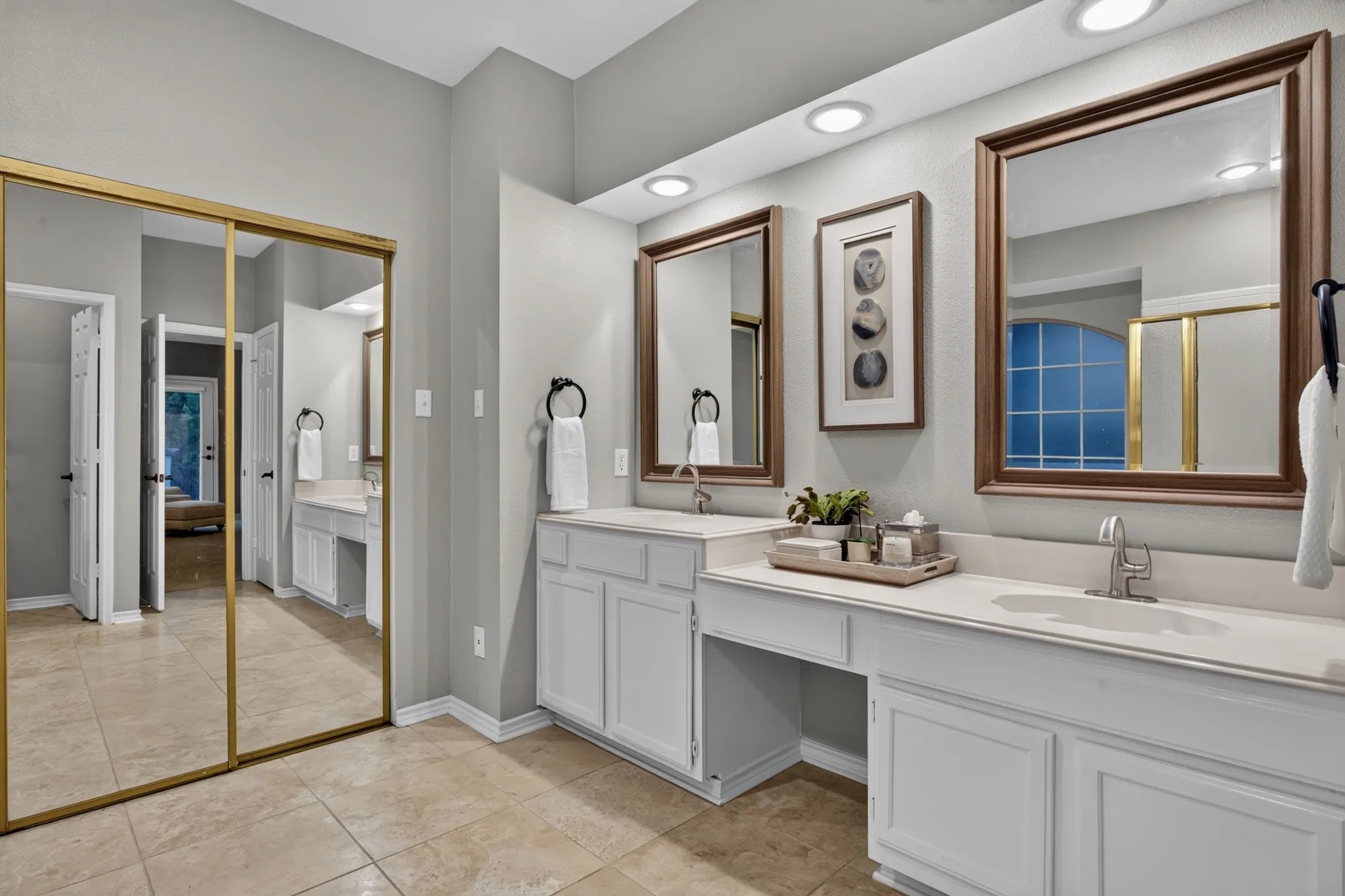 Single Family Residence For Sale in Denton County , 2665 Woodside Drive, Highland Village, Texas 75077, 4 Bedroom, 3 Bathroom, 2 Garage spaces, 2,951 Sqft, built in 1992, mls#21399722, Real Estate Agent in Highland Village, Homes For Sale in Denton county, Homes For Sale in Highland Village, Realtor in Highland Village Texas, Real Estate Brokerage Independent Realty Texas, Luminita Cordes Realtor