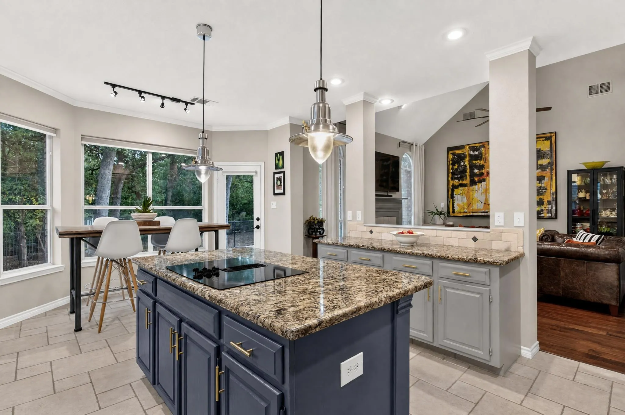 Single Family Residence For Sale in Denton County , 2665 Woodside Drive, Highland Village, Texas 75077, 4 Bedroom, 3 Bathroom, 2 Garage spaces, 2,951 Sqft, built in 1992, mls#21399722, Real Estate Agent in Highland Village, Homes For Sale in Denton county, Homes For Sale in Highland Village, Realtor in Highland Village Texas, Real Estate Brokerage Independent Realty Texas, Luminita Cordes Realtor