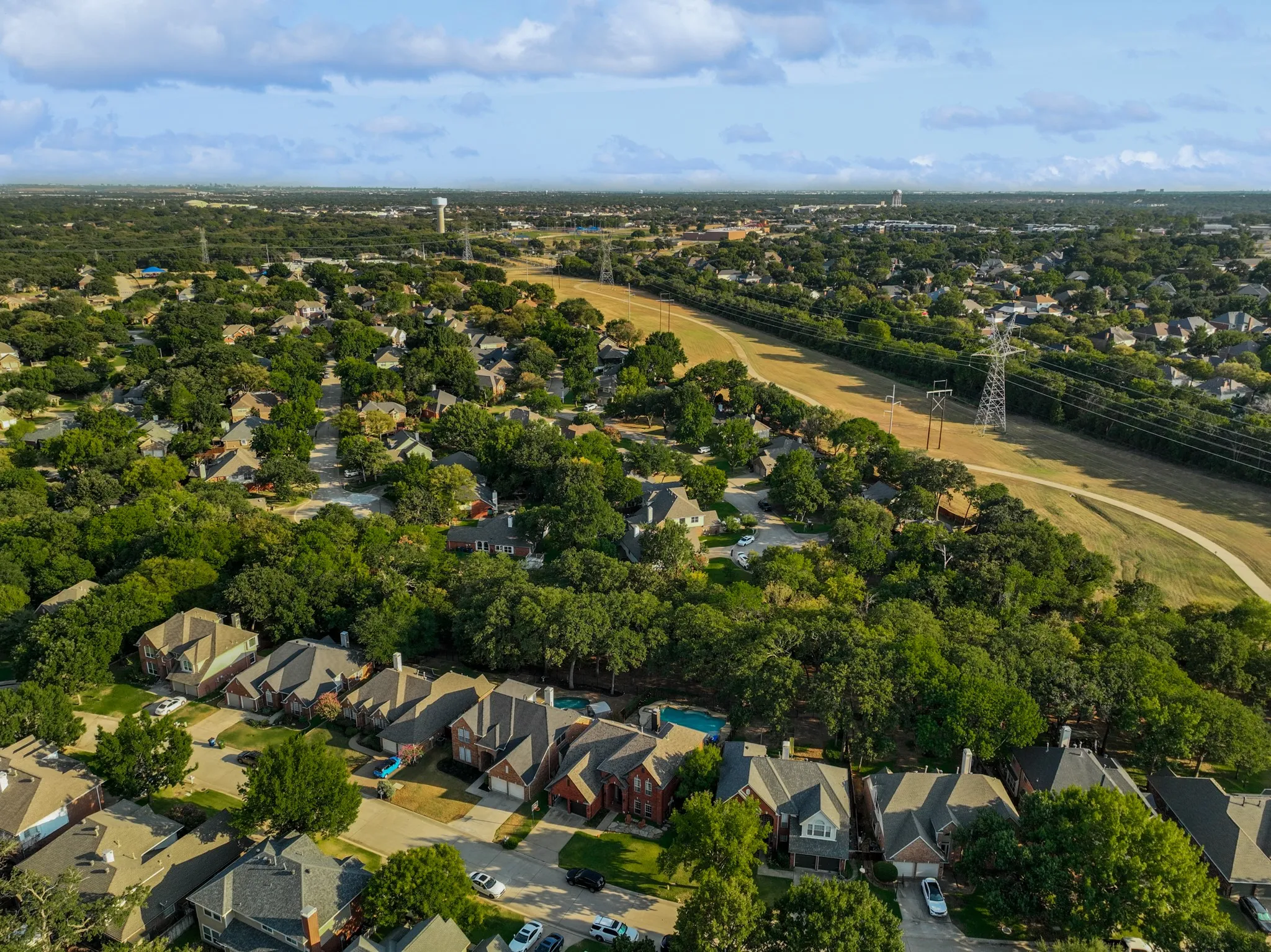 Single Family Residence For Sale in Denton County , 2665 Woodside Drive, Highland Village, Texas 75077, 4 Bedroom, 3 Bathroom, 2 Garage spaces, 2,951 Sqft, built in 1992, mls#21399722, Real Estate Agent in Highland Village, Homes For Sale in Denton county, Homes For Sale in Highland Village, Realtor in Highland Village Texas, Real Estate Brokerage Independent Realty Texas, Luminita Cordes Realtor