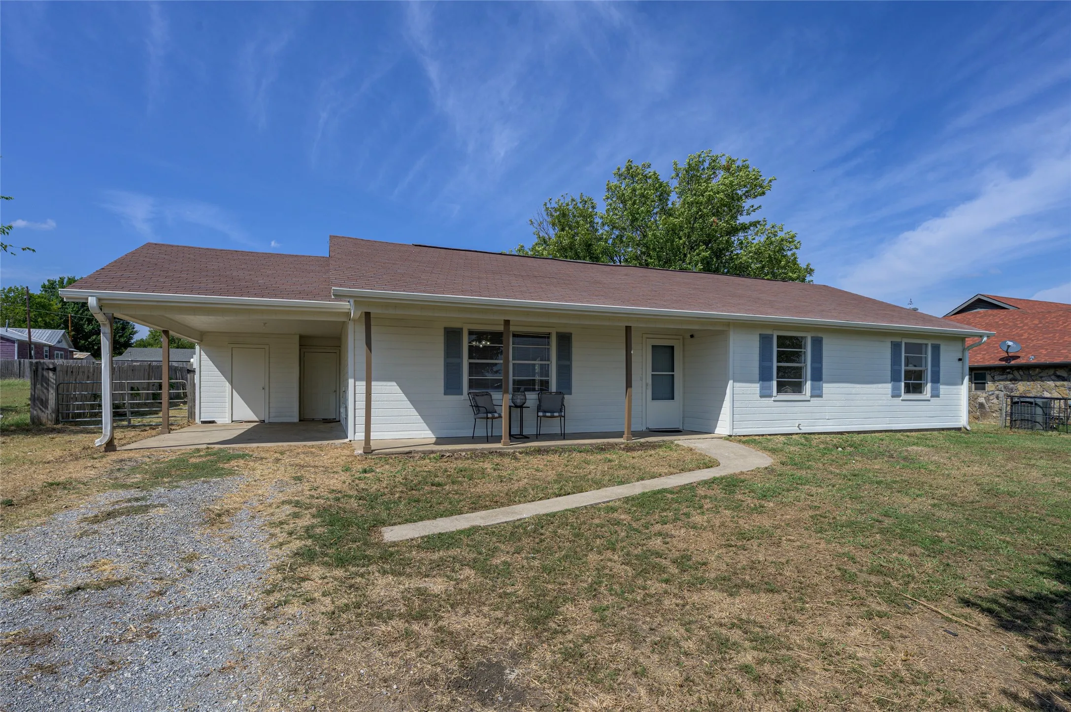 Single Family Residence For Sale in Hunt County , 614 E FM 272, Celeste, Texas 75423, 3 Bedroom, 2 Bathroom, Garage spaces, 1,301 Sqft, built in 1990, mls#21398649, Real Estate Agent in Celeste, Homes For Sale in Hunt county, Homes For Sale in Celeste, Realtor in Celeste Texas, Real Estate Brokerage Independent Realty Texas, Luminita Cordes Realtor