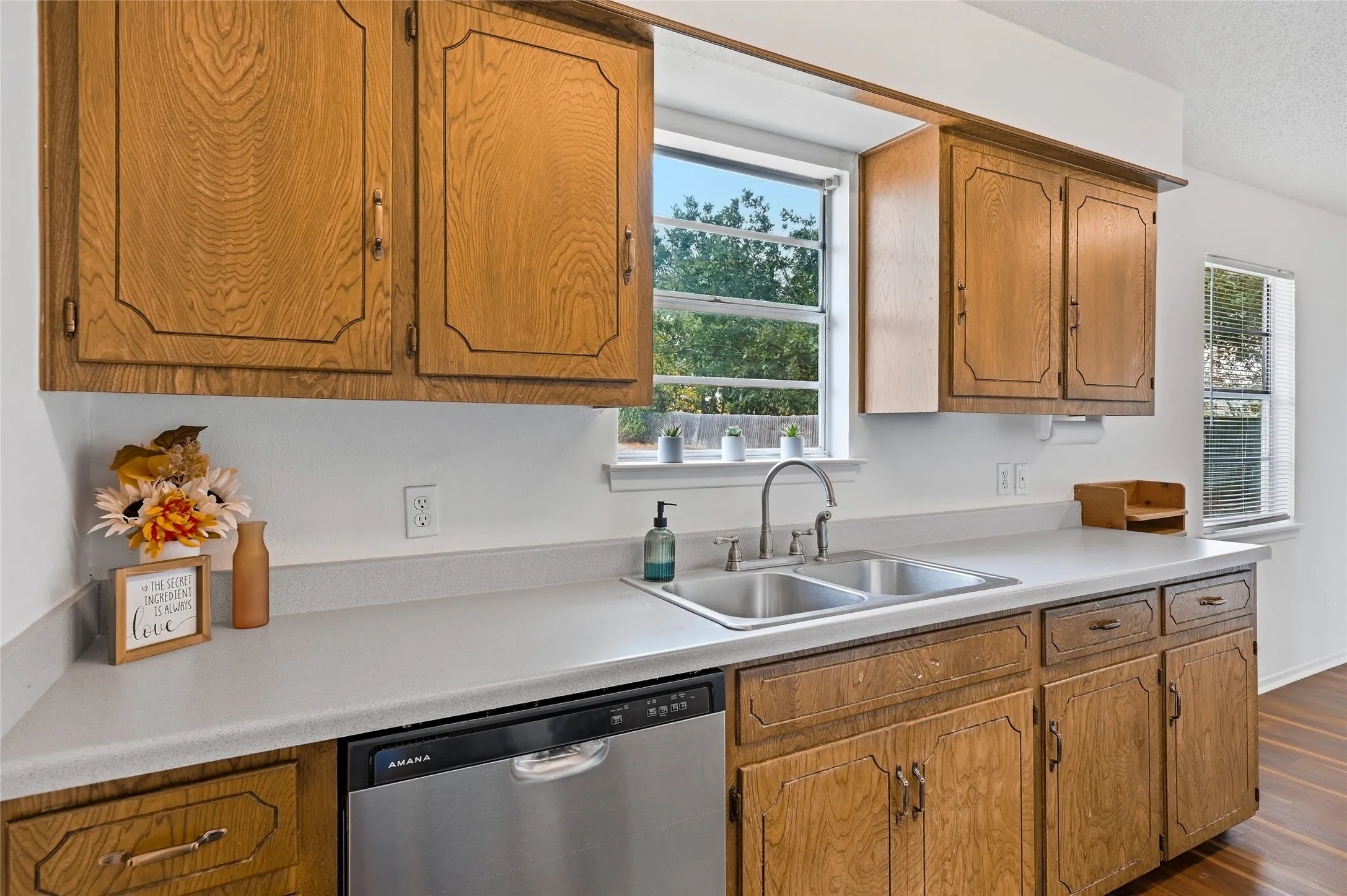 Single Family Residence For Sale in Hunt County , 614 E FM 272, Celeste, Texas 75423, 3 Bedroom, 2 Bathroom, Garage spaces, 1,301 Sqft, built in 1990, mls#21398649, Real Estate Agent in Celeste, Homes For Sale in Hunt county, Homes For Sale in Celeste, Realtor in Celeste Texas, Real Estate Brokerage Independent Realty Texas, Luminita Cordes Realtor