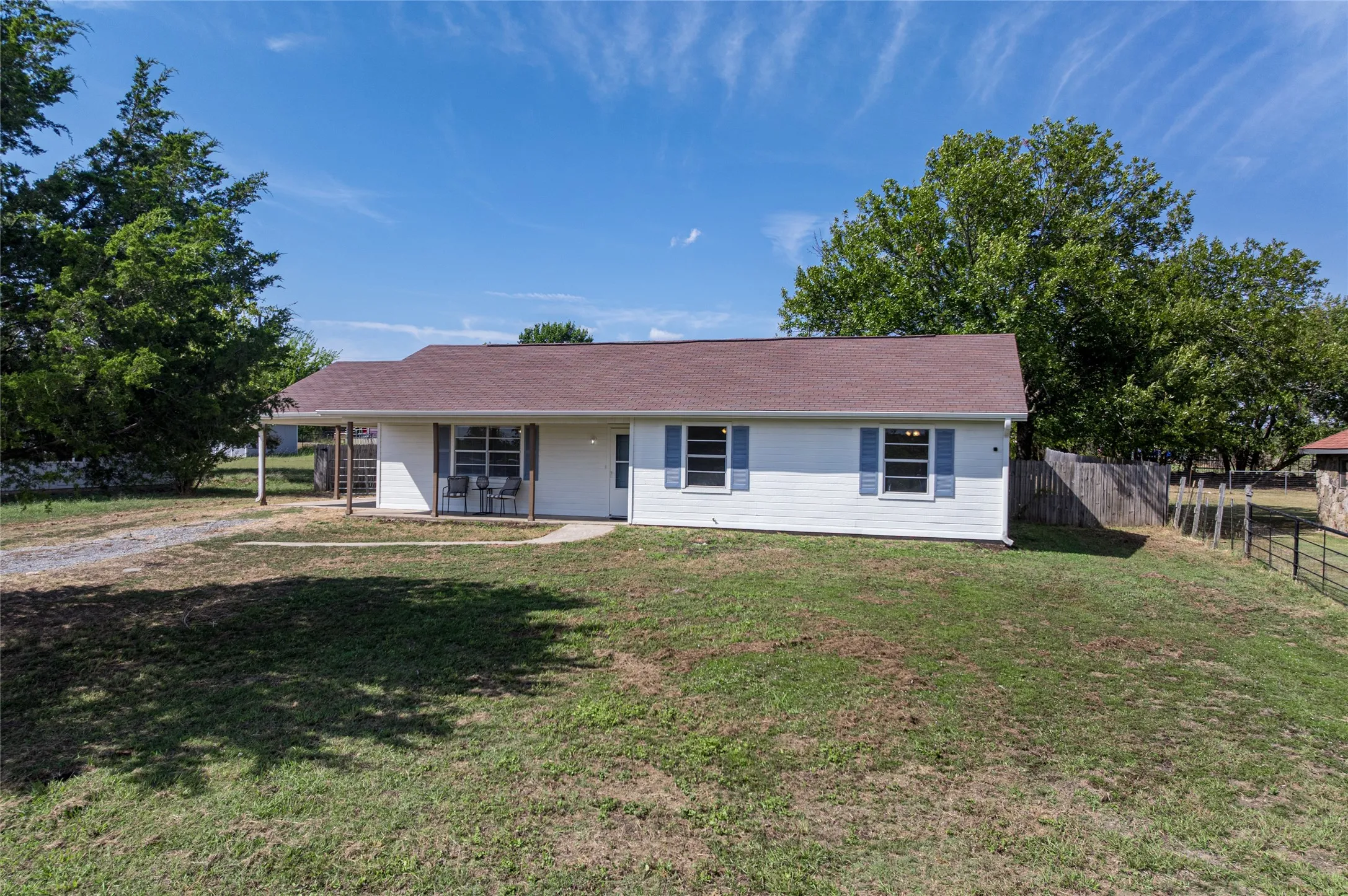 Single Family Residence For Sale in Hunt County , 614 E FM 272, Celeste, Texas 75423, 3 Bedroom, 2 Bathroom, Garage spaces, 1,301 Sqft, built in 1990, mls#21398649, Real Estate Agent in Celeste, Homes For Sale in Hunt county, Homes For Sale in Celeste, Realtor in Celeste Texas, Real Estate Brokerage Independent Realty Texas, Luminita Cordes Realtor