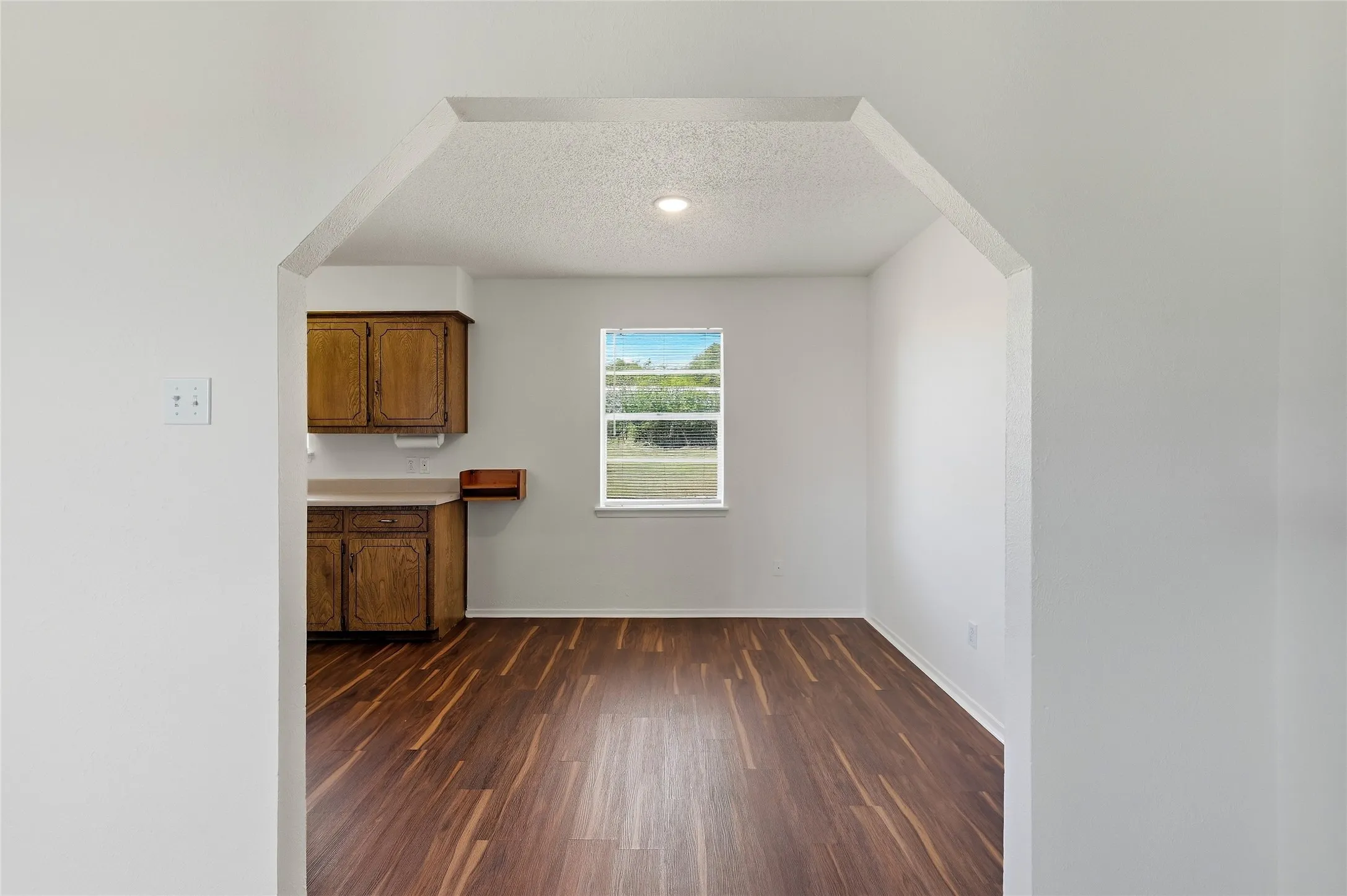 Single Family Residence For Sale in Hunt County , 614 E FM 272, Celeste, Texas 75423, 3 Bedroom, 2 Bathroom, Garage spaces, 1,301 Sqft, built in 1990, mls#21398649, Real Estate Agent in Celeste, Homes For Sale in Hunt county, Homes For Sale in Celeste, Realtor in Celeste Texas, Real Estate Brokerage Independent Realty Texas, Luminita Cordes Realtor