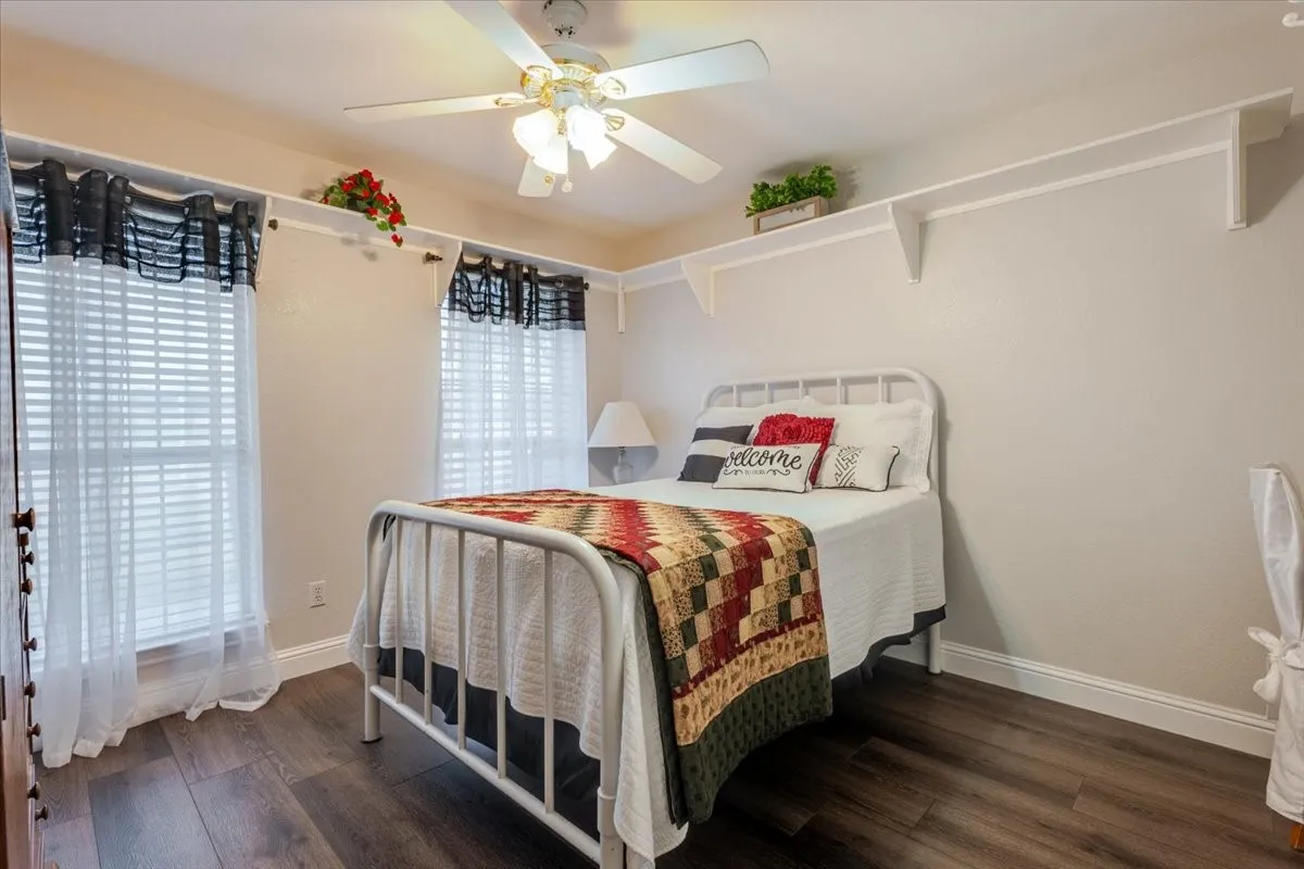 Secondary bedroom with built in shelving and a desk