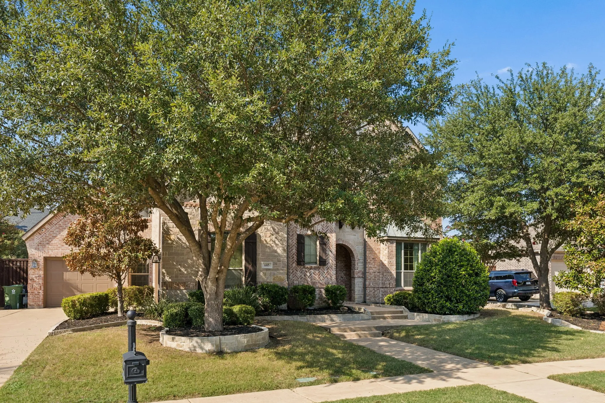 Single Family Residence For Sale in Collin County , 605 Royal Glen Drive, Murphy, Texas 75094, 5 Bedroom, 5 Bathroom, 3 Garage spaces, 4,524 Sqft, built in 2012, mls#21400549, Real Estate Agent in Murphy, Homes For Sale in Collin county, Homes For Sale in Murphy, Realtor in Murphy Texas, Real Estate Brokerage Independent Realty Texas, Luminita Cordes Realtor