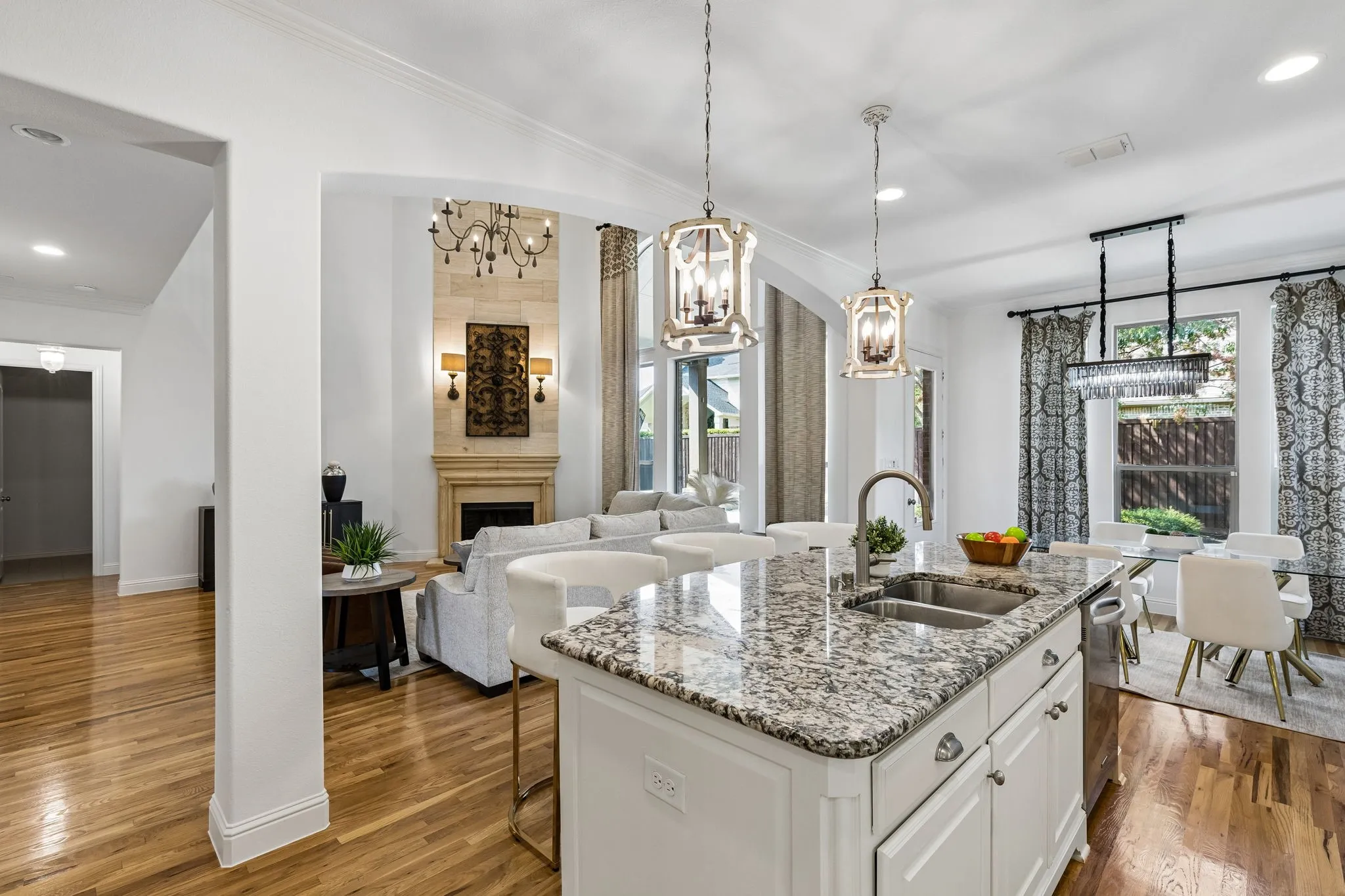 Single Family Residence For Sale in Collin County , 605 Royal Glen Drive, Murphy, Texas 75094, 5 Bedroom, 5 Bathroom, 3 Garage spaces, 4,524 Sqft, built in 2012, mls#21400549, Real Estate Agent in Murphy, Homes For Sale in Collin county, Homes For Sale in Murphy, Realtor in Murphy Texas, Real Estate Brokerage Independent Realty Texas, Luminita Cordes Realtor