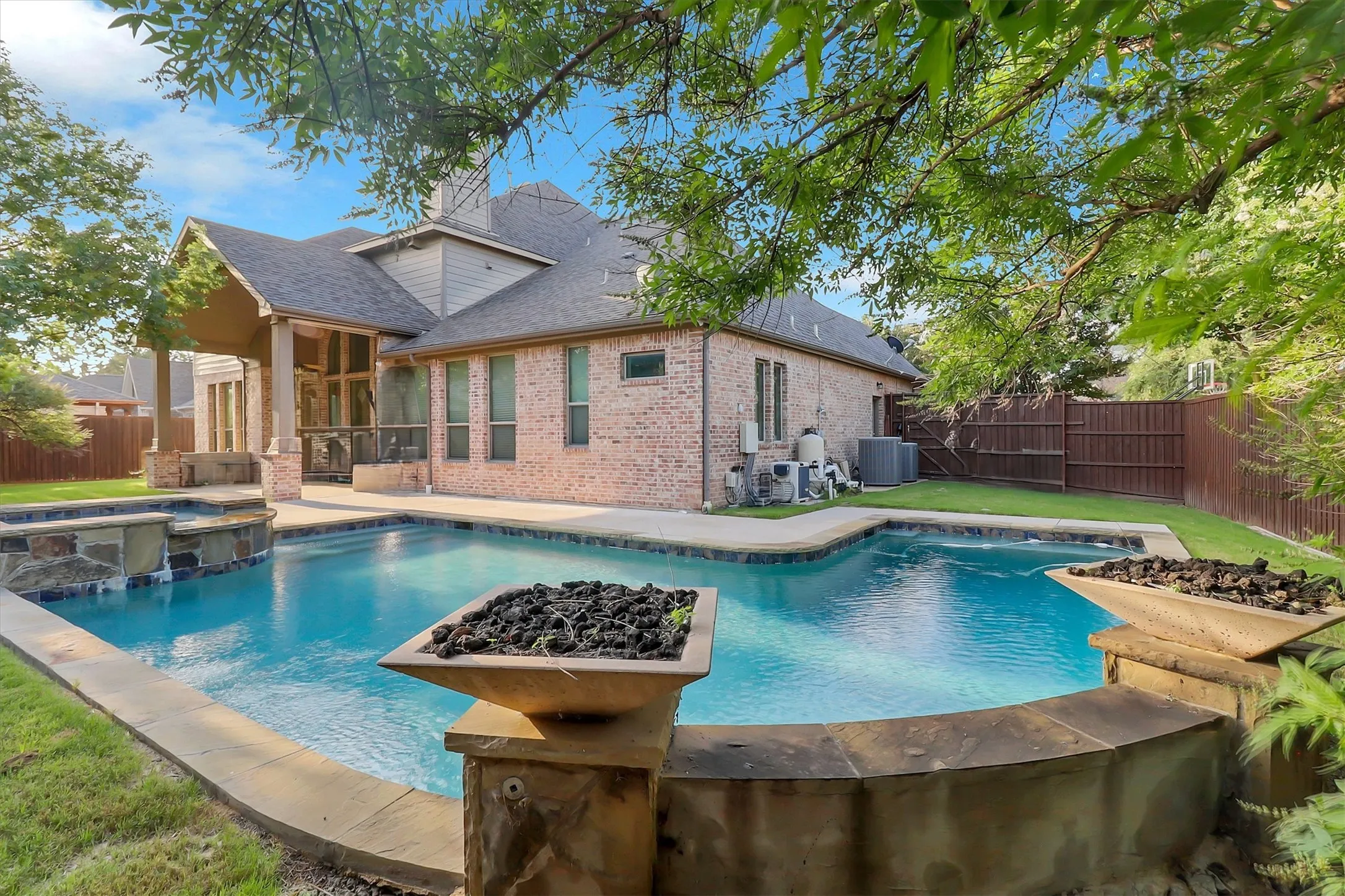 Single Family Residence For Sale in Collin County , 605 Royal Glen Drive, Murphy, Texas 75094, 5 Bedroom, 5 Bathroom, 3 Garage spaces, 4,524 Sqft, built in 2012, mls#21400549, Real Estate Agent in Murphy, Homes For Sale in Collin county, Homes For Sale in Murphy, Realtor in Murphy Texas, Real Estate Brokerage Independent Realty Texas, Luminita Cordes Realtor