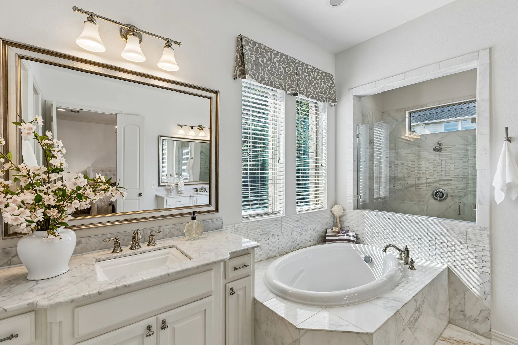 Single Family Residence For Sale in Collin County , 605 Royal Glen Drive, Murphy, Texas 75094, 5 Bedroom, 5 Bathroom, 3 Garage spaces, 4,524 Sqft, built in 2012, mls#21400549, Real Estate Agent in Murphy, Homes For Sale in Collin county, Homes For Sale in Murphy, Realtor in Murphy Texas, Real Estate Brokerage Independent Realty Texas, Luminita Cordes Realtor