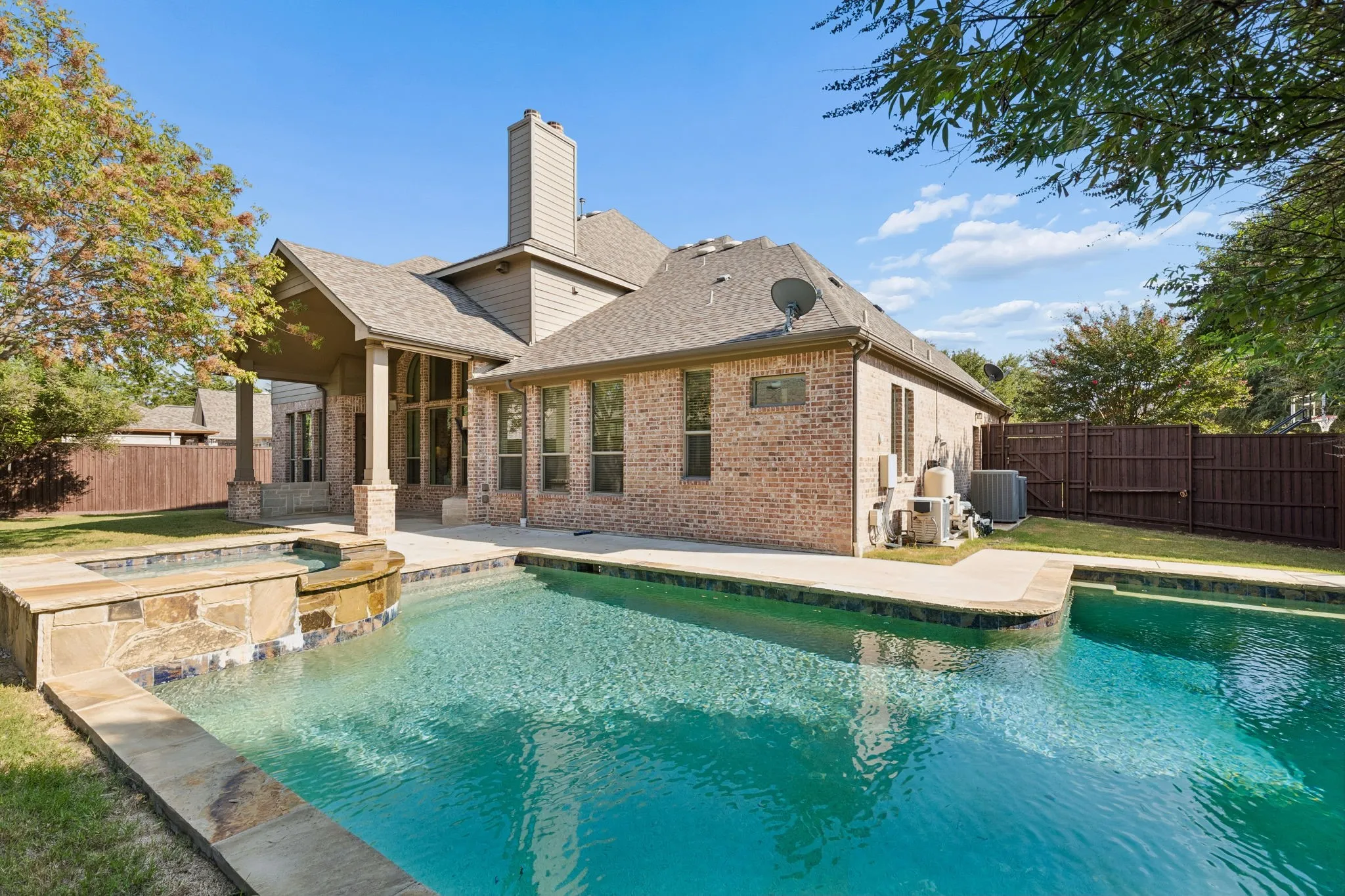 Single Family Residence For Sale in Collin County , 605 Royal Glen Drive, Murphy, Texas 75094, 5 Bedroom, 5 Bathroom, 3 Garage spaces, 4,524 Sqft, built in 2012, mls#21400549, Real Estate Agent in Murphy, Homes For Sale in Collin county, Homes For Sale in Murphy, Realtor in Murphy Texas, Real Estate Brokerage Independent Realty Texas, Luminita Cordes Realtor
