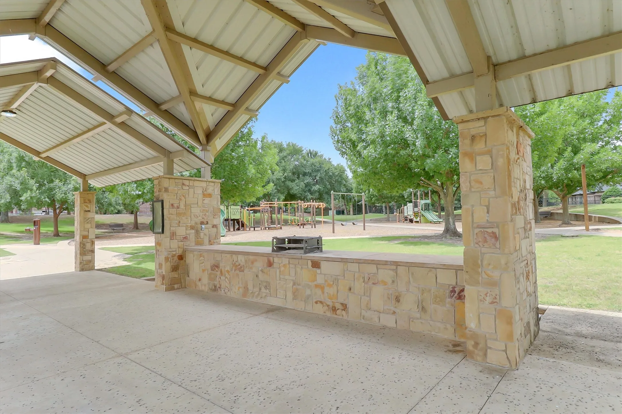 Single Family Residence For Sale in Collin County , 605 Royal Glen Drive, Murphy, Texas 75094, 5 Bedroom, 5 Bathroom, 3 Garage spaces, 4,524 Sqft, built in 2012, mls#21400549, Real Estate Agent in Murphy, Homes For Sale in Collin county, Homes For Sale in Murphy, Realtor in Murphy Texas, Real Estate Brokerage Independent Realty Texas, Luminita Cordes Realtor