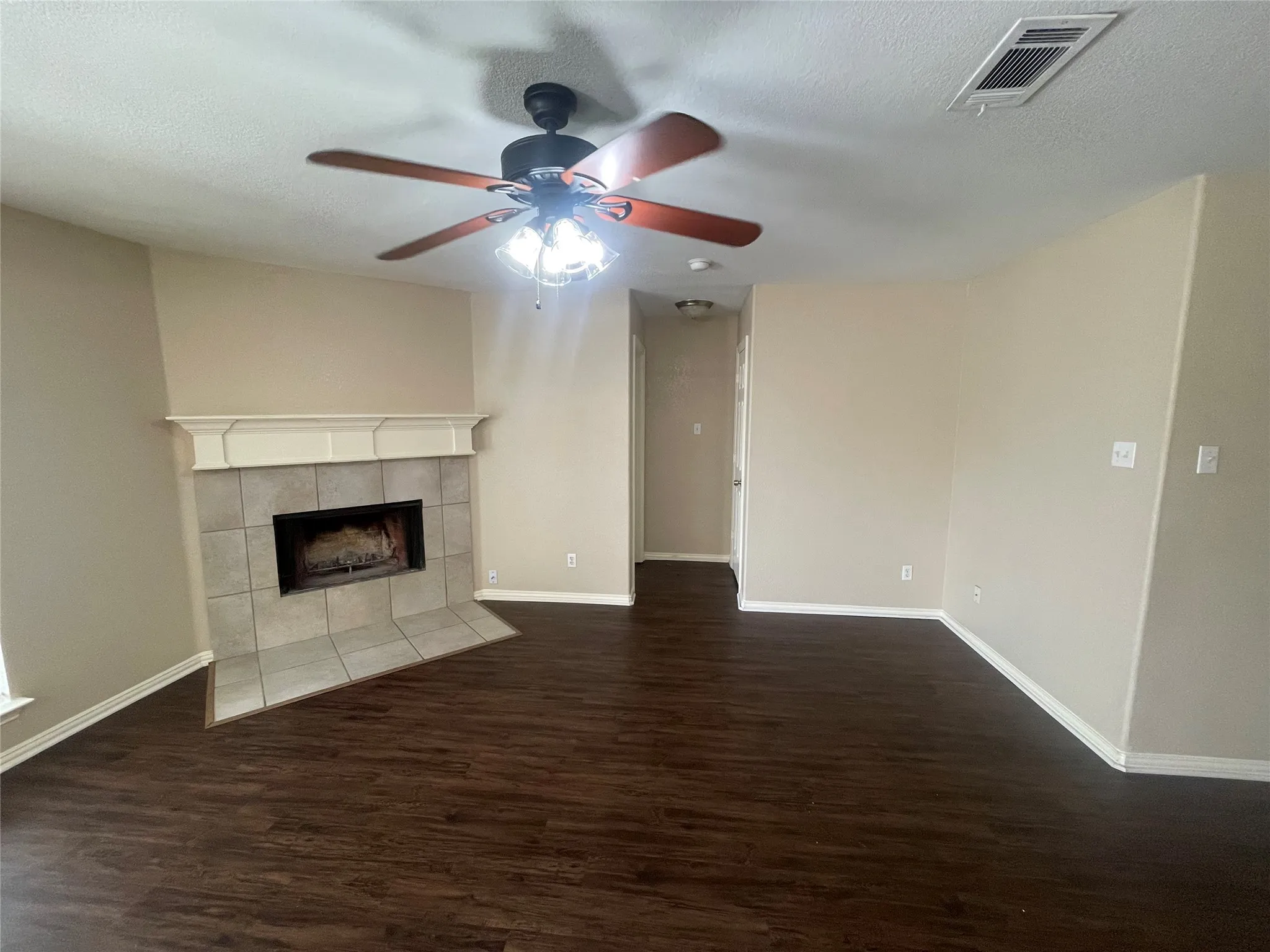 Single Family Residence For Rent in Kaufman County , 112 Kennedy Drive, Terrell, Texas 75160, 4 Bedroom, 2 Bathroom, 2 Garage spaces, 1,573 Sqft, built in 2004, mls#21400554, Real Estate Agent in Terrell, Homes For Rent in Kaufman county, Homes For Rent in Terrell, Realtor in Terrell Texas, Real Estate Brokerage Independent Realty Texas, Luminita Cordes Realtor