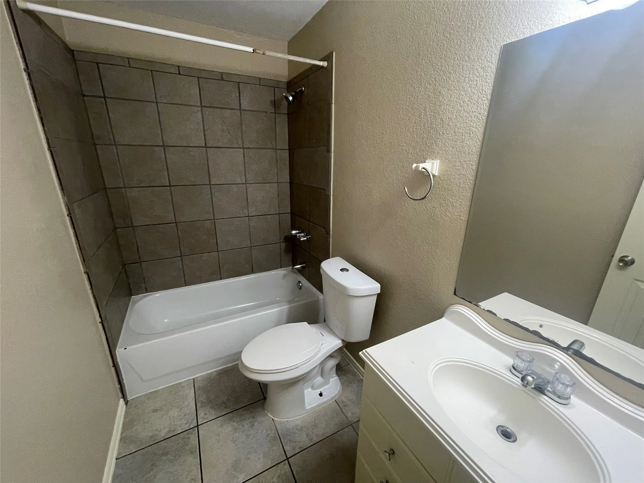 Single Family Residence For Rent in Kaufman County , 112 Kennedy Drive, Terrell, Texas 75160, 4 Bedroom, 2 Bathroom, 2 Garage spaces, 1,573 Sqft, built in 2004, mls#21400554, Real Estate Agent in Terrell, Homes For Rent in Kaufman county, Homes For Rent in Terrell, Realtor in Terrell Texas, Real Estate Brokerage Independent Realty Texas, Luminita Cordes Realtor