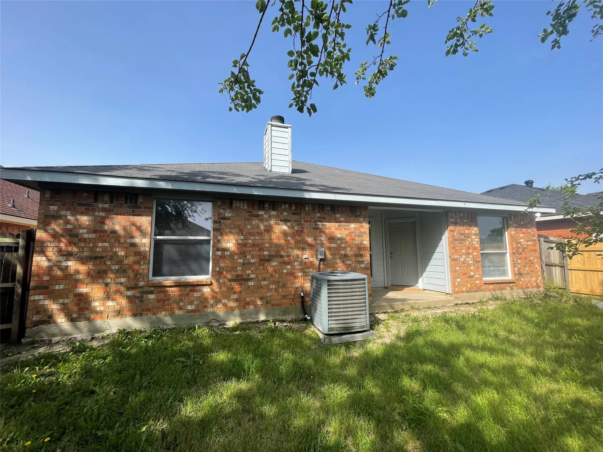 Single Family Residence For Rent in Kaufman County , 112 Kennedy Drive, Terrell, Texas 75160, 4 Bedroom, 2 Bathroom, 2 Garage spaces, 1,573 Sqft, built in 2004, mls#21400554, Real Estate Agent in Terrell, Homes For Rent in Kaufman county, Homes For Rent in Terrell, Realtor in Terrell Texas, Real Estate Brokerage Independent Realty Texas, Luminita Cordes Realtor