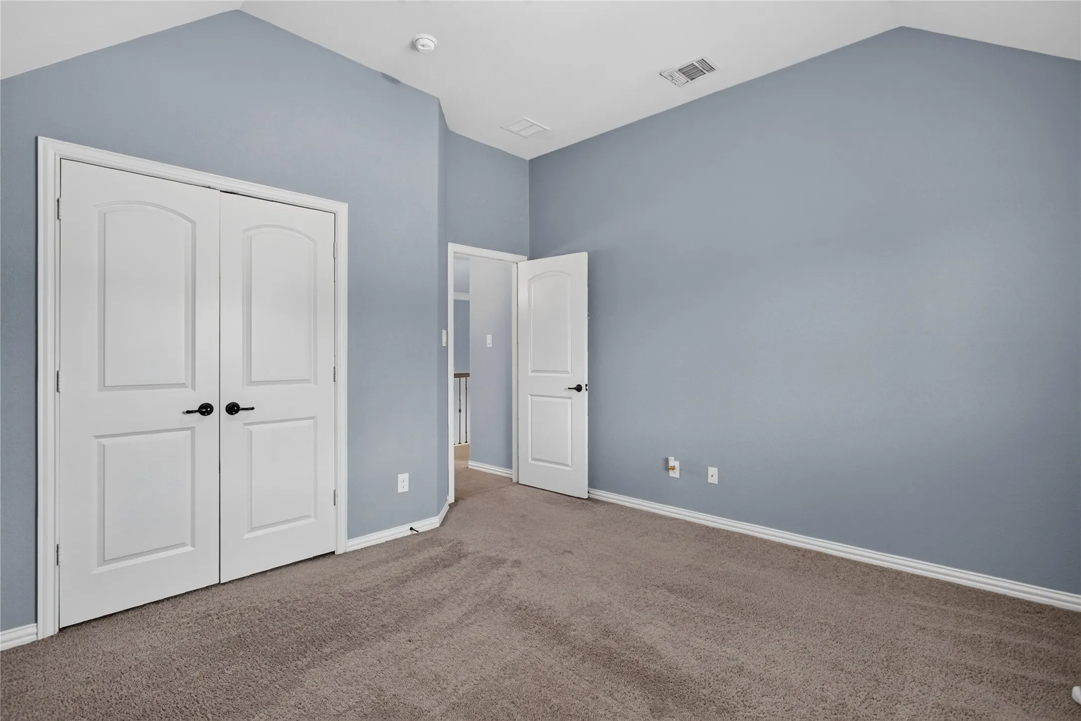 Single Family Residence For Sale in Tarrant County , 301 Rawhide Path, Keller, Texas 76248, 5 Bedroom, 4 Bathroom, 3 Garage spaces, 3,521 Sqft, built in 2013, mls#21400154, Real Estate Agent in Keller, Homes For Sale in Tarrant county, Homes For Sale in Keller, Realtor in Keller Texas, Real Estate Brokerage Independent Realty Texas, Luminita Cordes Realtor