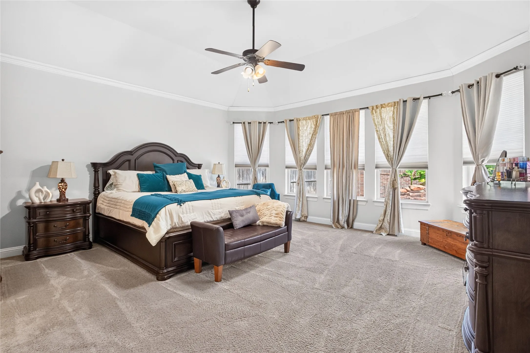 Single Family Residence For Sale in Tarrant County , 301 Rawhide Path, Keller, Texas 76248, 5 Bedroom, 4 Bathroom, 3 Garage spaces, 3,521 Sqft, built in 2013, mls#21400154, Real Estate Agent in Keller, Homes For Sale in Tarrant county, Homes For Sale in Keller, Realtor in Keller Texas, Real Estate Brokerage Independent Realty Texas, Luminita Cordes Realtor