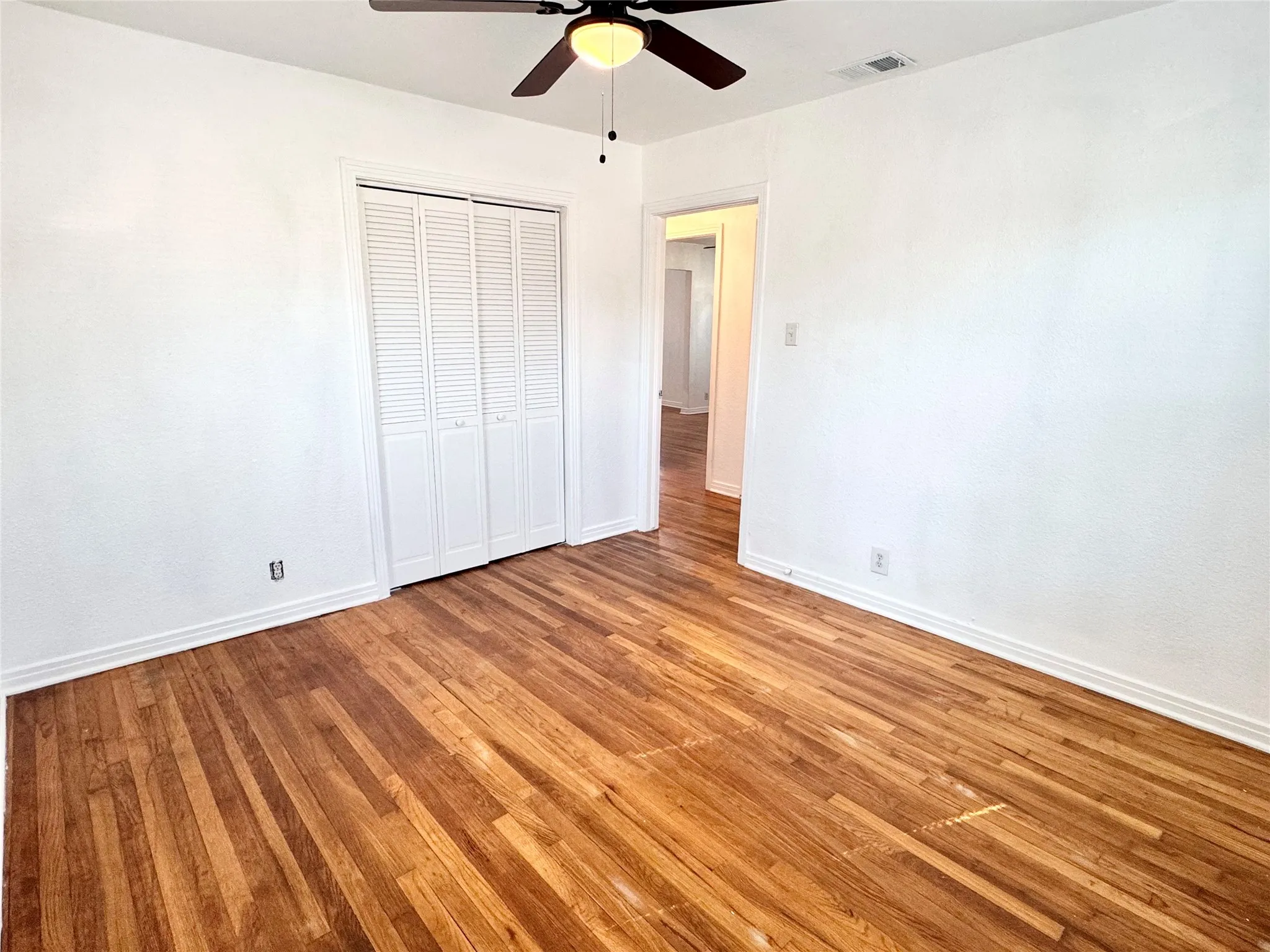 Single Family Residence For Rent in Tarrant County , 4236 Voncille Street, Haltom City, Texas 76117, 2 Bedroom, 1 Bathroom, 1 Garage spaces, 1,400 Sqft, built in 1953, mls#21400302, Real Estate Agent in Haltom City, Homes For Rent in Tarrant county, Homes For Rent in Haltom City, Realtor in Haltom City Texas, Real Estate Brokerage Independent Realty Texas, Luminita Cordes Realtor