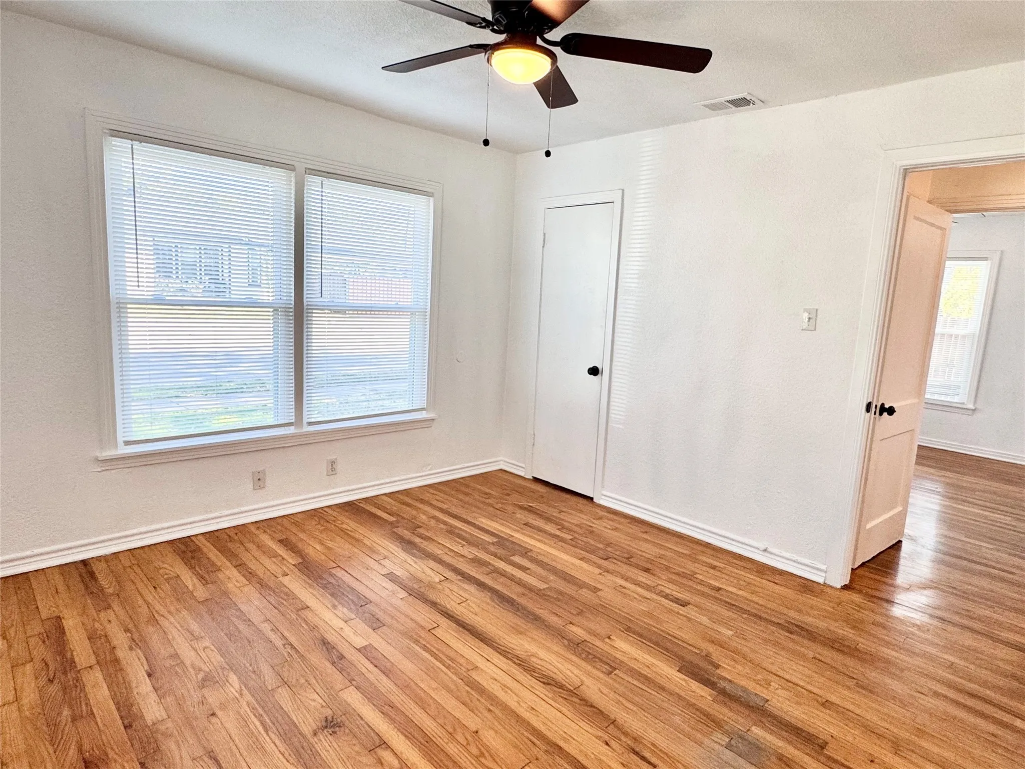 Single Family Residence For Rent in Tarrant County , 4236 Voncille Street, Haltom City, Texas 76117, 2 Bedroom, 1 Bathroom, 1 Garage spaces, 1,400 Sqft, built in 1953, mls#21400302, Real Estate Agent in Haltom City, Homes For Rent in Tarrant county, Homes For Rent in Haltom City, Realtor in Haltom City Texas, Real Estate Brokerage Independent Realty Texas, Luminita Cordes Realtor
