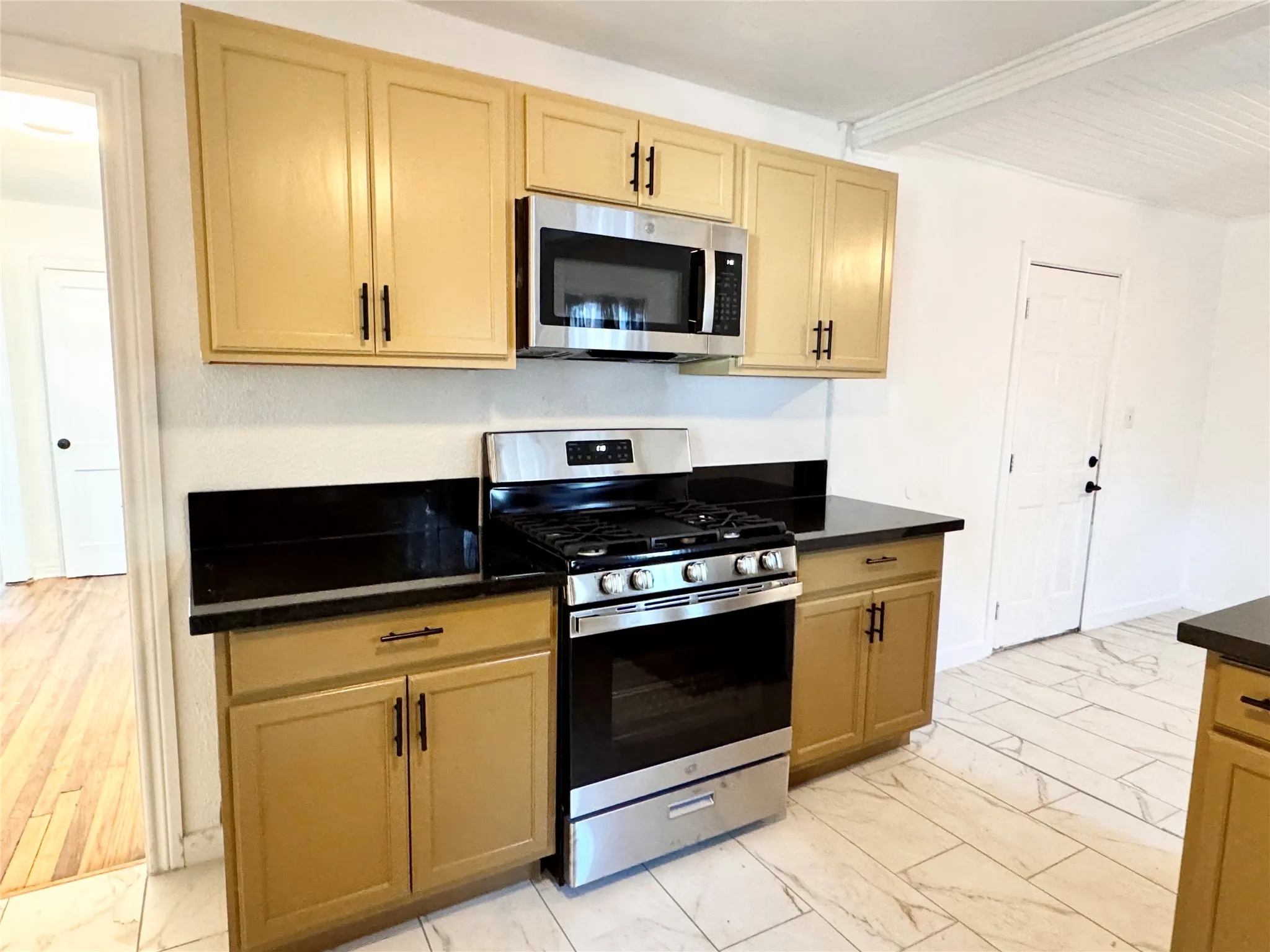Single Family Residence For Rent in Tarrant County , 4236 Voncille Street, Haltom City, Texas 76117, 2 Bedroom, 1 Bathroom, 1 Garage spaces, 1,400 Sqft, built in 1953, mls#21400302, Real Estate Agent in Haltom City, Homes For Rent in Tarrant county, Homes For Rent in Haltom City, Realtor in Haltom City Texas, Real Estate Brokerage Independent Realty Texas, Luminita Cordes Realtor