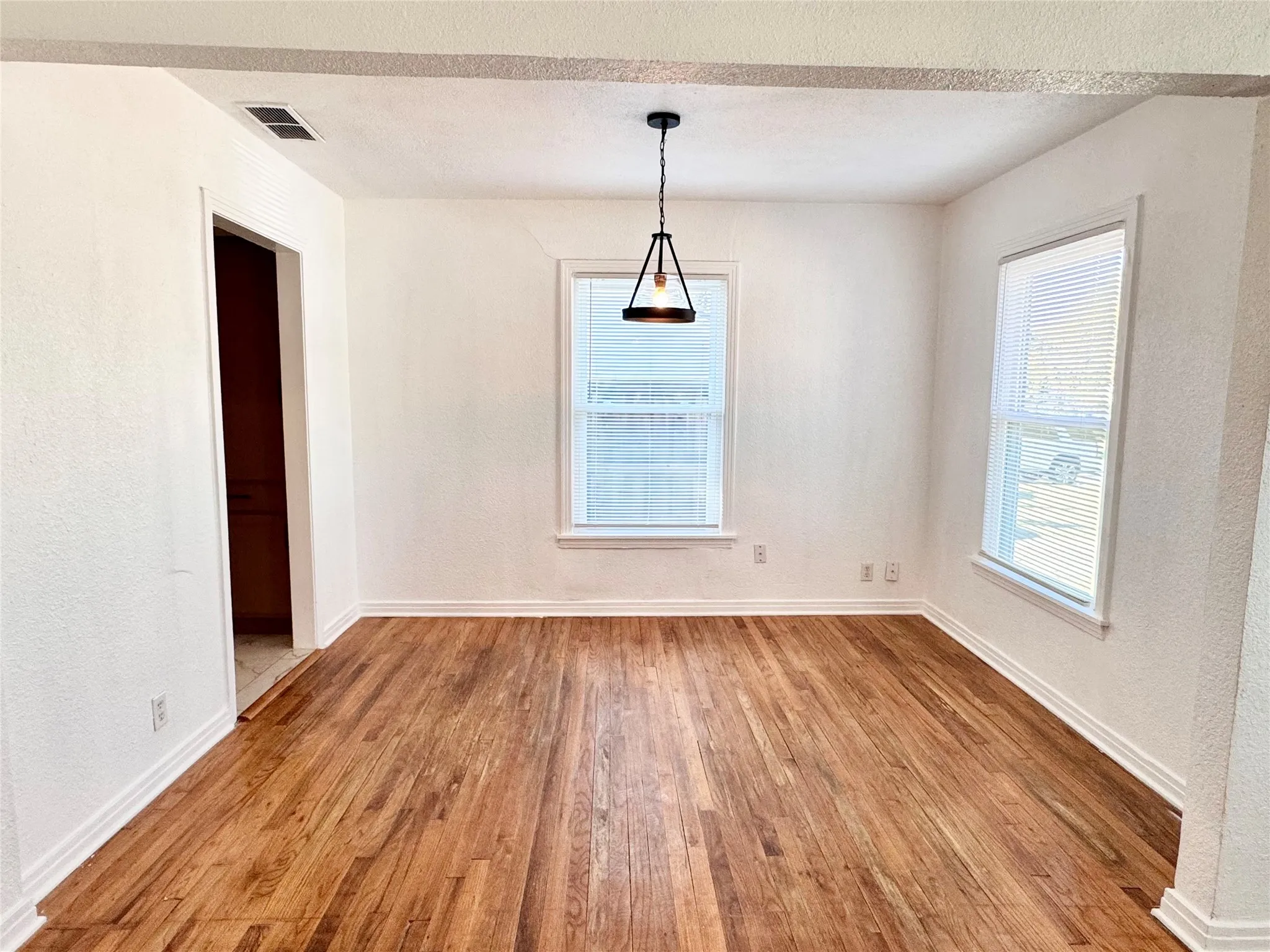 Single Family Residence For Rent in Tarrant County , 4236 Voncille Street, Haltom City, Texas 76117, 2 Bedroom, 1 Bathroom, 1 Garage spaces, 1,400 Sqft, built in 1953, mls#21400302, Real Estate Agent in Haltom City, Homes For Rent in Tarrant county, Homes For Rent in Haltom City, Realtor in Haltom City Texas, Real Estate Brokerage Independent Realty Texas, Luminita Cordes Realtor