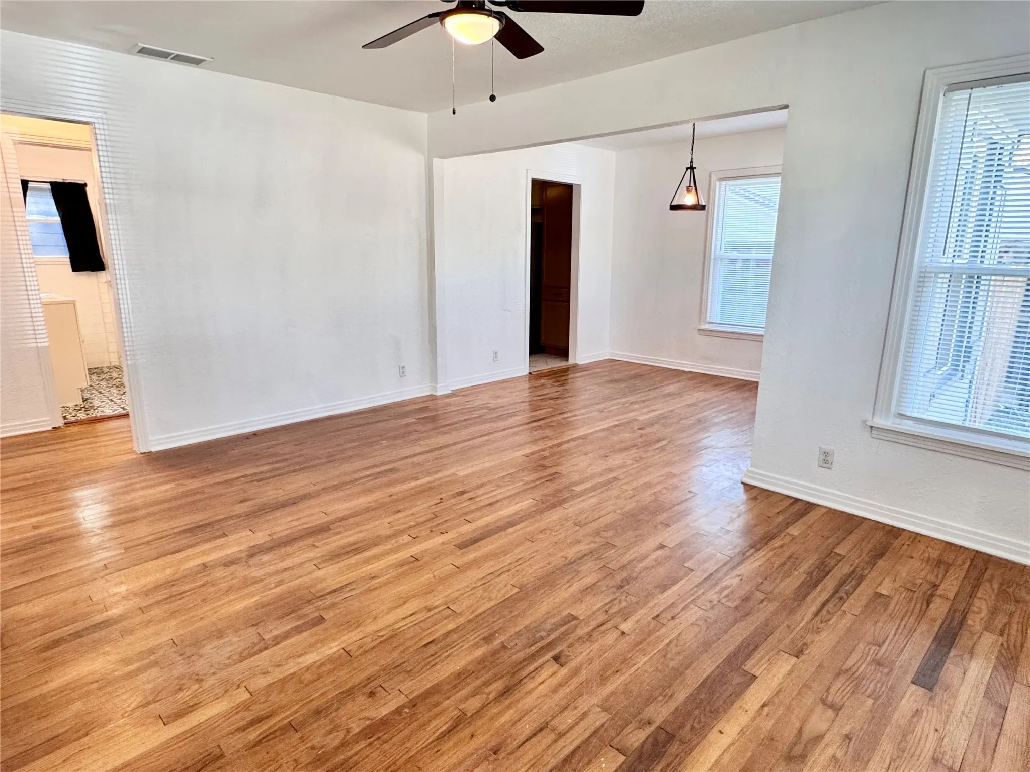Single Family Residence For Rent in Tarrant County , 4236 Voncille Street, Haltom City, Texas 76117, 2 Bedroom, 1 Bathroom, 1 Garage spaces, 1,400 Sqft, built in 1953, mls#21400302, Real Estate Agent in Haltom City, Homes For Rent in Tarrant county, Homes For Rent in Haltom City, Realtor in Haltom City Texas, Real Estate Brokerage Independent Realty Texas, Luminita Cordes Realtor