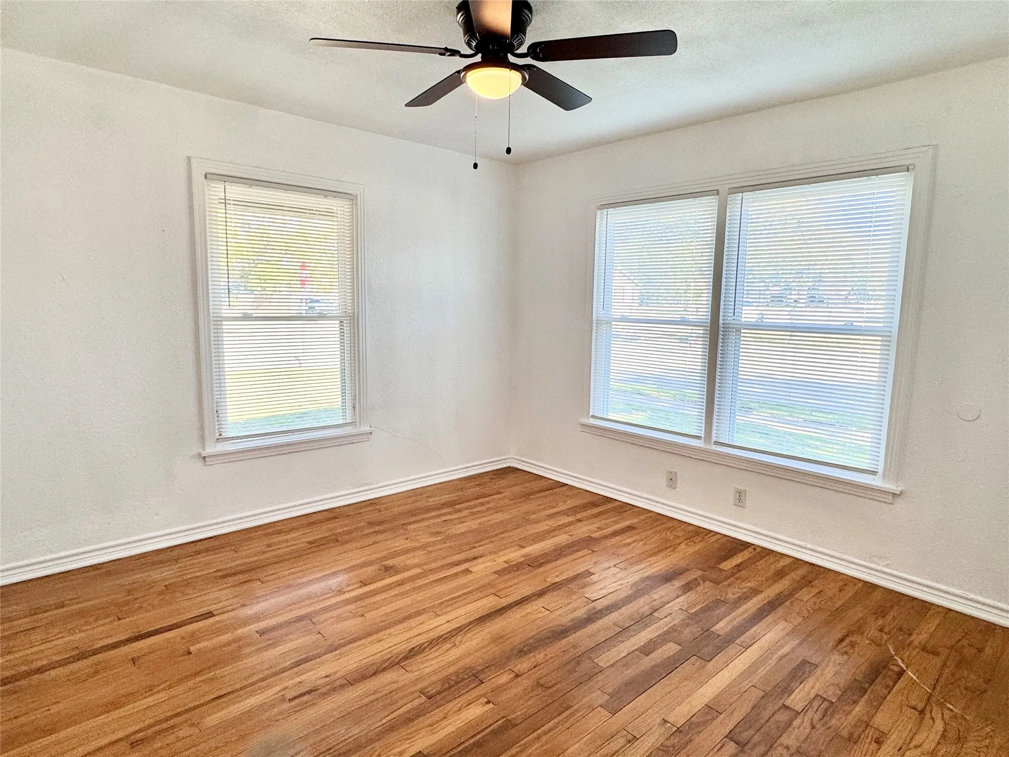 Single Family Residence For Rent in Tarrant County , 4236 Voncille Street, Haltom City, Texas 76117, 2 Bedroom, 1 Bathroom, 1 Garage spaces, 1,400 Sqft, built in 1953, mls#21400302, Real Estate Agent in Haltom City, Homes For Rent in Tarrant county, Homes For Rent in Haltom City, Realtor in Haltom City Texas, Real Estate Brokerage Independent Realty Texas, Luminita Cordes Realtor