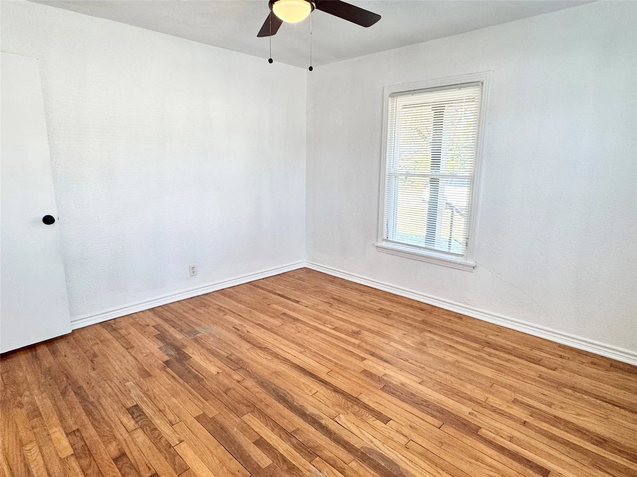Single Family Residence For Rent in Tarrant County , 4236 Voncille Street, Haltom City, Texas 76117, 2 Bedroom, 1 Bathroom, 1 Garage spaces, 1,400 Sqft, built in 1953, mls#21400302, Real Estate Agent in Haltom City, Homes For Rent in Tarrant county, Homes For Rent in Haltom City, Realtor in Haltom City Texas, Real Estate Brokerage Independent Realty Texas, Luminita Cordes Realtor