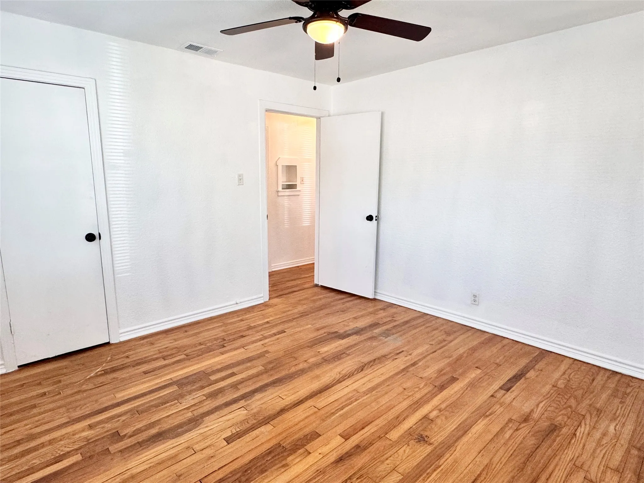 Single Family Residence For Rent in Tarrant County , 4236 Voncille Street, Haltom City, Texas 76117, 2 Bedroom, 1 Bathroom, 1 Garage spaces, 1,400 Sqft, built in 1953, mls#21400302, Real Estate Agent in Haltom City, Homes For Rent in Tarrant county, Homes For Rent in Haltom City, Realtor in Haltom City Texas, Real Estate Brokerage Independent Realty Texas, Luminita Cordes Realtor