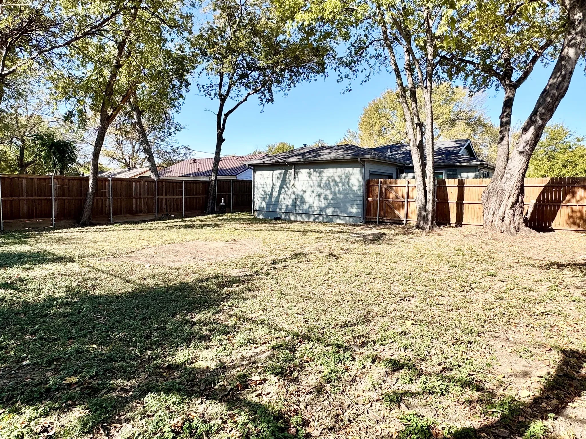 Single Family Residence For Rent in Tarrant County , 4236 Voncille Street, Haltom City, Texas 76117, 2 Bedroom, 1 Bathroom, 1 Garage spaces, 1,400 Sqft, built in 1953, mls#21400302, Real Estate Agent in Haltom City, Homes For Rent in Tarrant county, Homes For Rent in Haltom City, Realtor in Haltom City Texas, Real Estate Brokerage Independent Realty Texas, Luminita Cordes Realtor