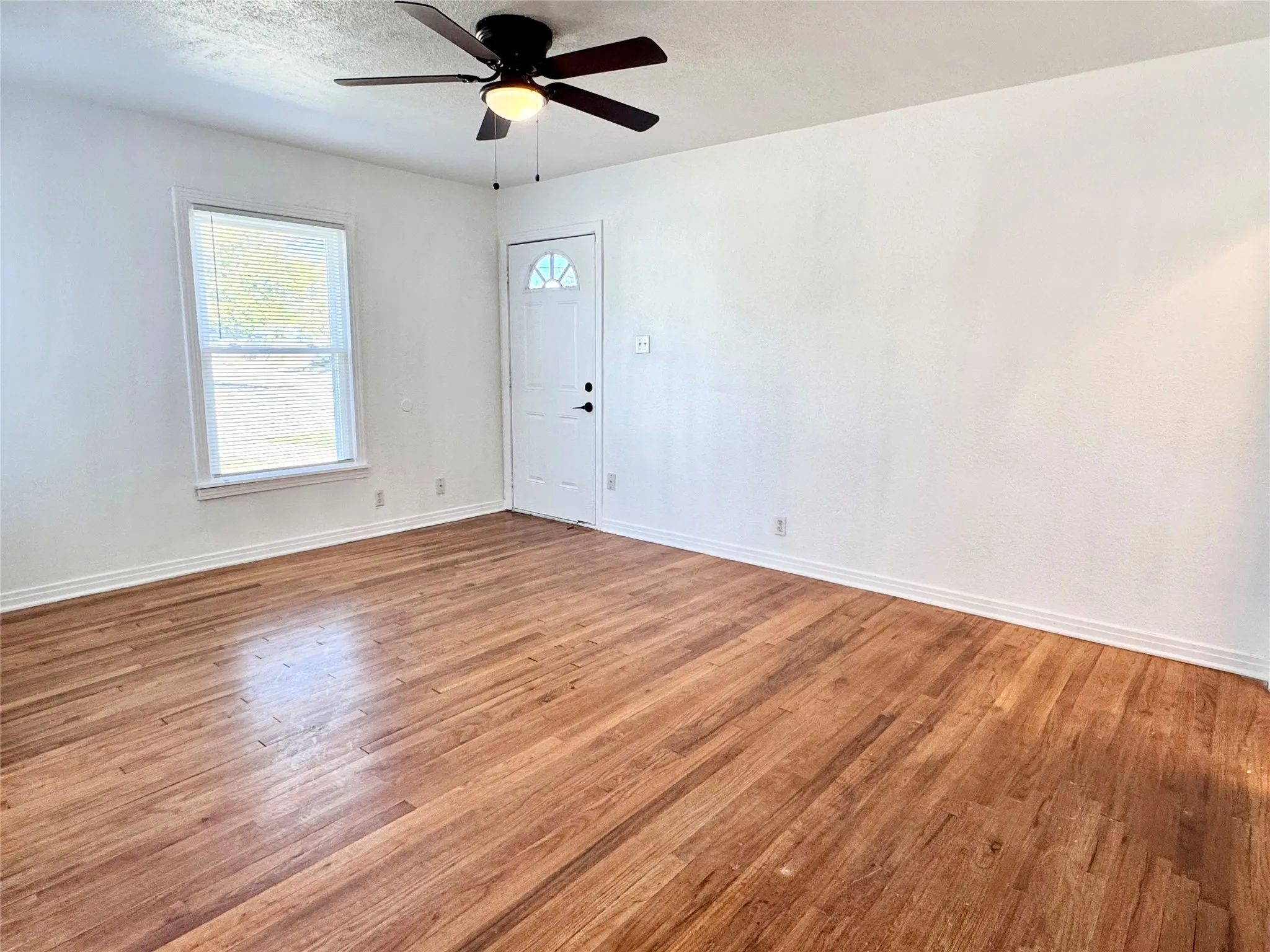 Single Family Residence For Rent in Tarrant County , 4236 Voncille Street, Haltom City, Texas 76117, 2 Bedroom, 1 Bathroom, 1 Garage spaces, 1,400 Sqft, built in 1953, mls#21400302, Real Estate Agent in Haltom City, Homes For Rent in Tarrant county, Homes For Rent in Haltom City, Realtor in Haltom City Texas, Real Estate Brokerage Independent Realty Texas, Luminita Cordes Realtor
