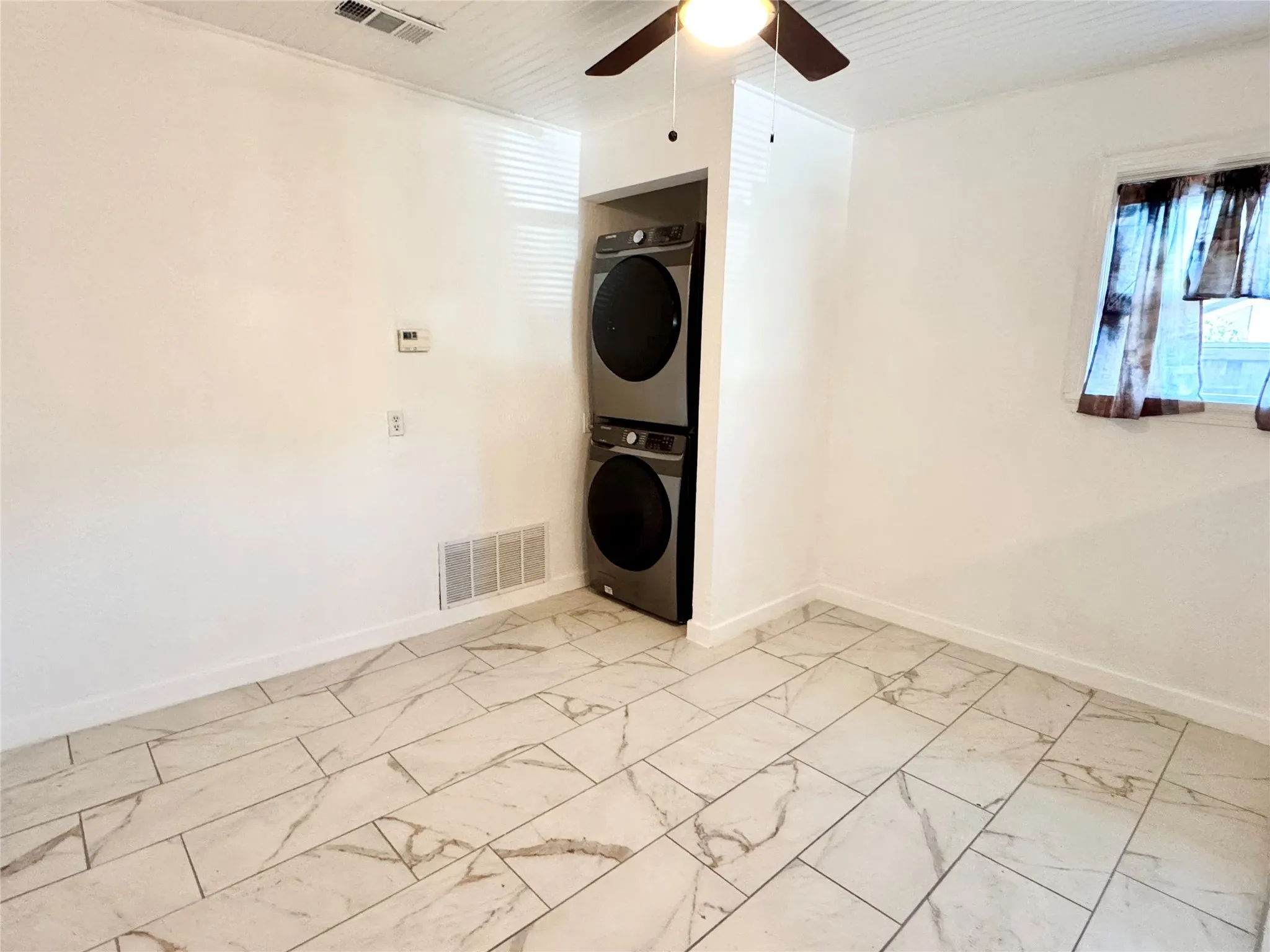 Single Family Residence For Rent in Tarrant County , 4236 Voncille Street, Haltom City, Texas 76117, 2 Bedroom, 1 Bathroom, 1 Garage spaces, 1,400 Sqft, built in 1953, mls#21400302, Real Estate Agent in Haltom City, Homes For Rent in Tarrant county, Homes For Rent in Haltom City, Realtor in Haltom City Texas, Real Estate Brokerage Independent Realty Texas, Luminita Cordes Realtor