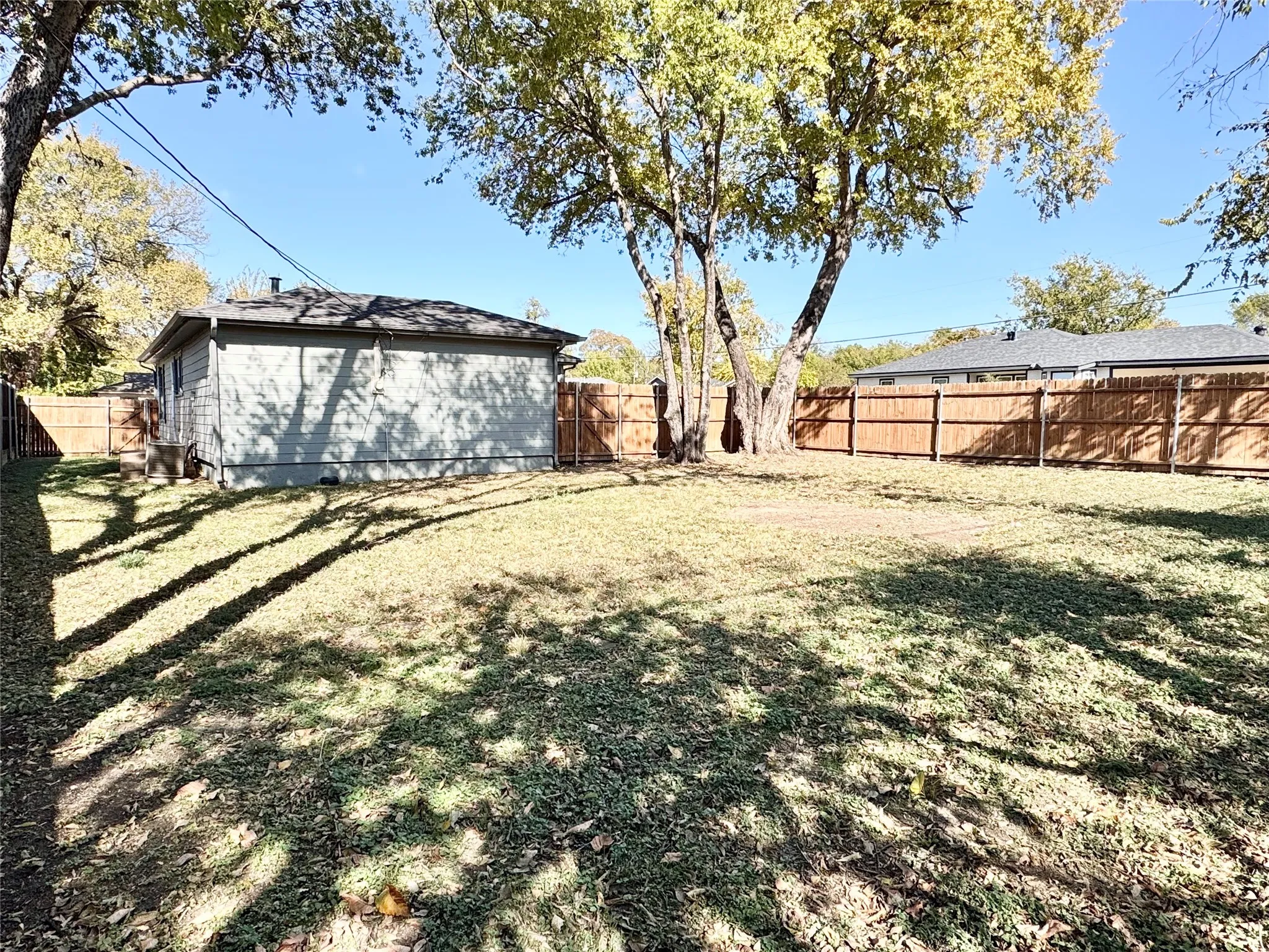Single Family Residence For Rent in Tarrant County , 4236 Voncille Street, Haltom City, Texas 76117, 2 Bedroom, 1 Bathroom, 1 Garage spaces, 1,400 Sqft, built in 1953, mls#21400302, Real Estate Agent in Haltom City, Homes For Rent in Tarrant county, Homes For Rent in Haltom City, Realtor in Haltom City Texas, Real Estate Brokerage Independent Realty Texas, Luminita Cordes Realtor