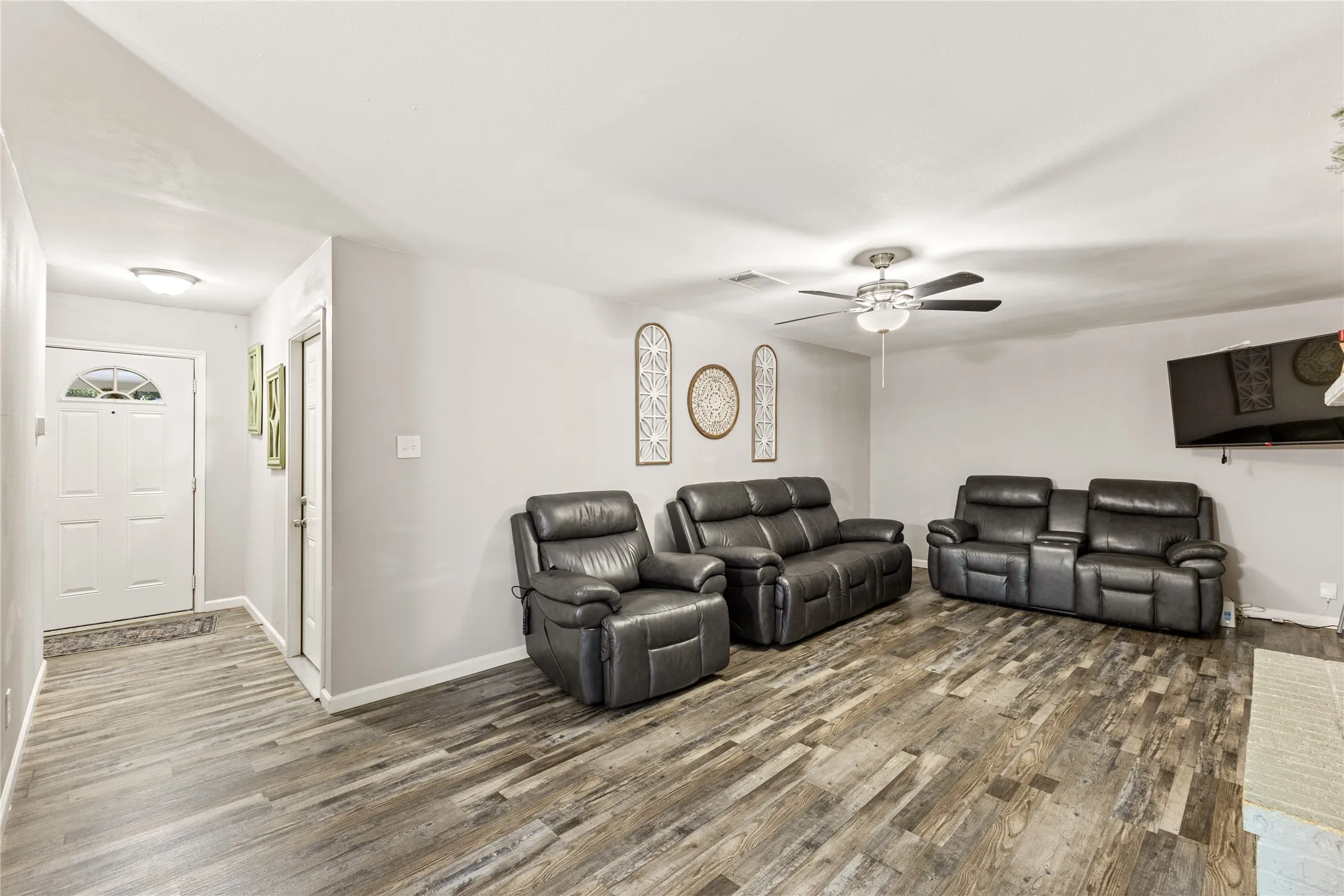 Single Family Residence For Sale in Dallas County , 13225 Lexington Lane, Balch Springs, Texas 75180, 3 Bedroom, 2 Bathroom, 2 Garage spaces, 1,342 Sqft, built in 1979, mls#21400533, Real Estate Agent in Balch Springs, Homes For Sale in Dallas county, Homes For Sale in Balch Springs, Realtor in Balch Springs Texas, Real Estate Brokerage Independent Realty Texas, Luminita Cordes Realtor
